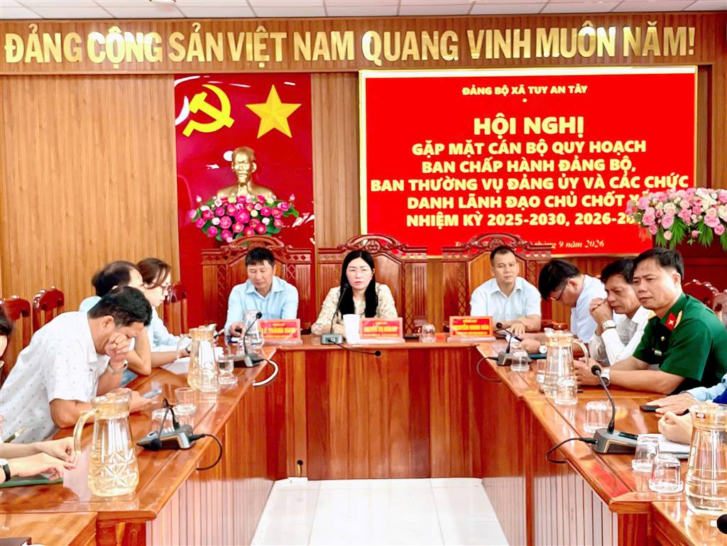 TUY AN TÂY GẶP MẶT CÁN BỘ THUỘC DIỆN QUY HOẠCH