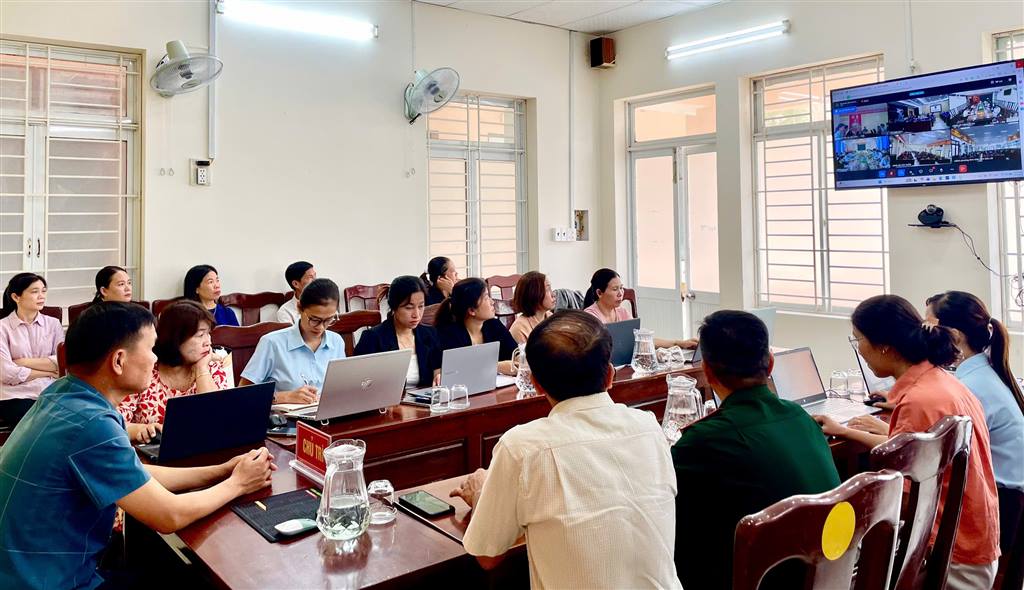 CÁN BỘ, CÔNG CHỨC, VIÊN CHỨC XÃ TUY AN TÂY THAM GIA TẬP HUẤN TRIỂN KHAI HỆ THỐNG QUẢN LÝ VĂN BẢN VÀ ĐIỀU HÀNH VNPT iOFFICE