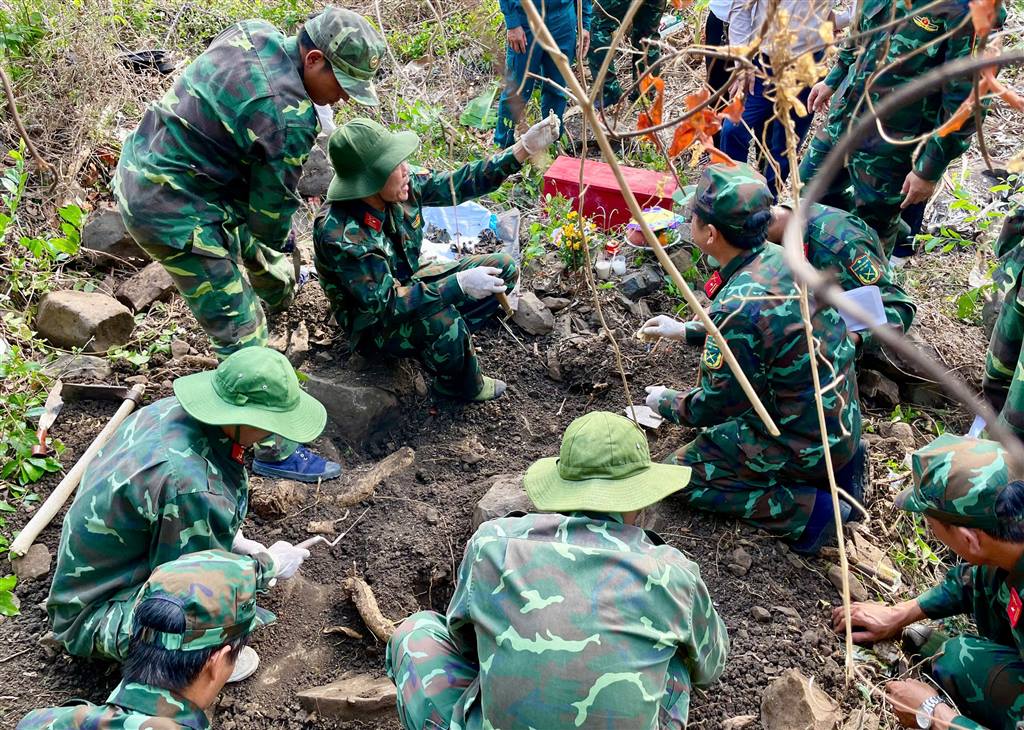 TUY AN TÂY TÌM KIẾM, QUY TẬP THÀNH CÔNG 2 HÀI CỐT LIỆT SĨ