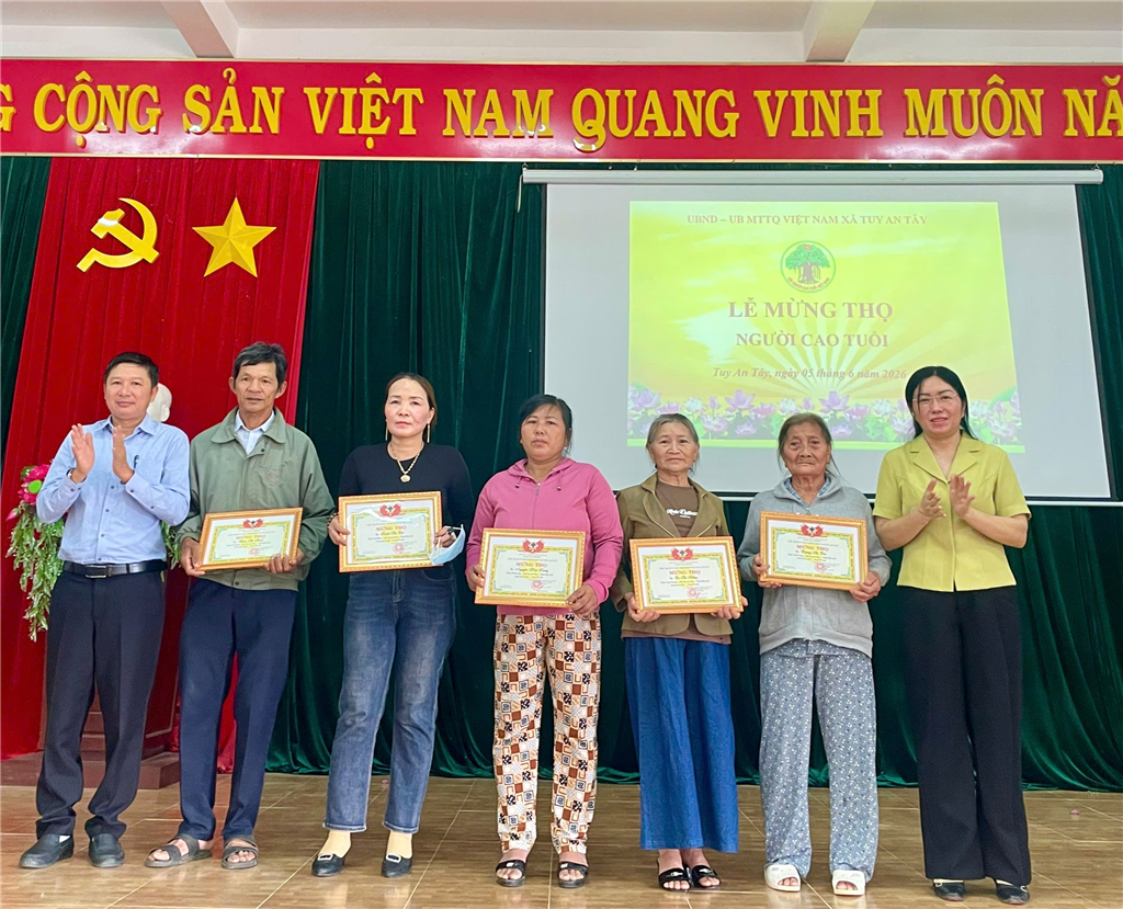 XÃ TUY AN TÂY TỔ CHỨC LỄ MỪNG THỌ NGƯỜI CAO TUỔI NĂM 2026