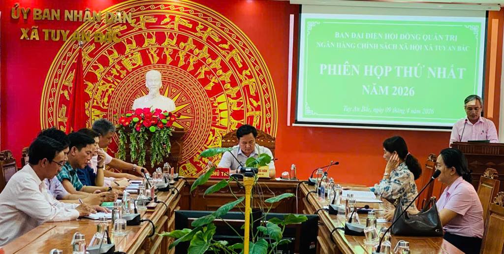 CÔNG BỐ QUYẾT ĐỊNH BAN ĐẠI DIỆN HỘI ĐỒNG QUẢN TRỊ NHCSXH XÃ; TỔ CHỨC HỘI NGHỊ ĐÁNH GIÁ HOẠT ĐỘNG TÍN DỤNG CHÍNH SÁCH QUÝ I/2026 VÀ TRIỂN KHAI NHIỆM VỤ  QUÝ II/2026