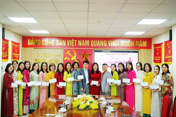 🌸 RỰC RỠ NHỮNG ĐÓA HỒNG NƠI TUYẾN ĐẦU Y TẾ CỬA KHẨU QUẢNG NINH🌸