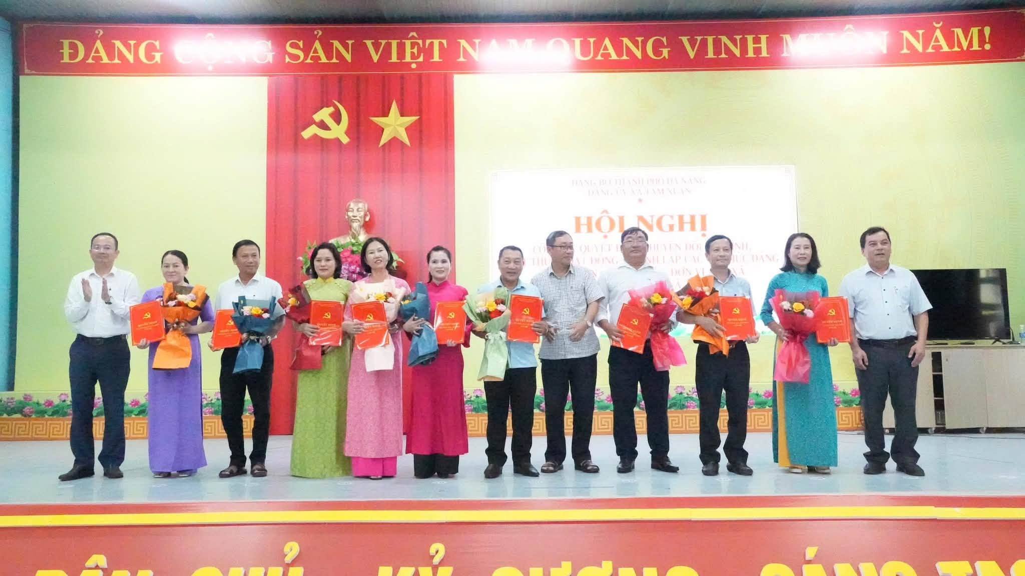 ĐẢNG ỦY XÃ TAM XUÂN TỔ CHỨC HỘI NGHỊ CÔNG BỐ CÁC QUYẾT ĐỊNH VỀ TỔ CHỨC ĐẢNG, CÔNG TÁC CÁN BỘ
