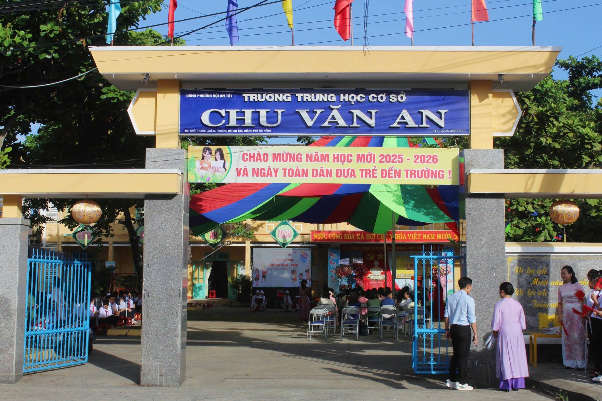 cổng trường