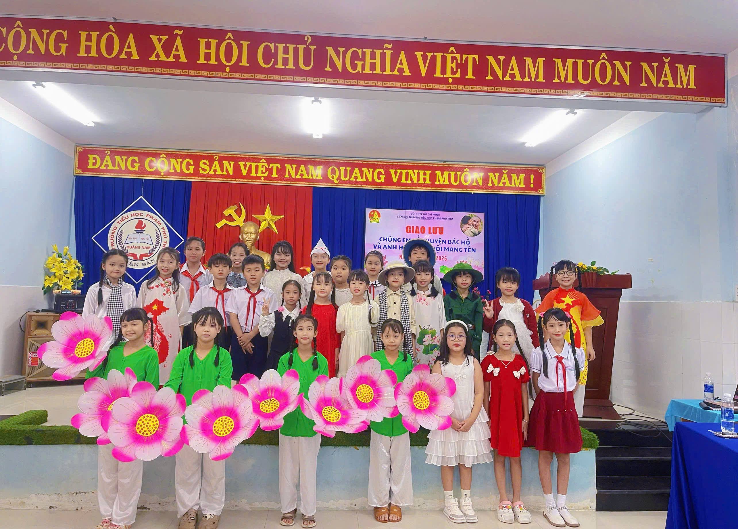 GIAO LƯU “CHÚNG EM KỂ CHUYỆN BÁC HỒ VÀ ANH HÙNG CHI ĐỘI MANG TÊN