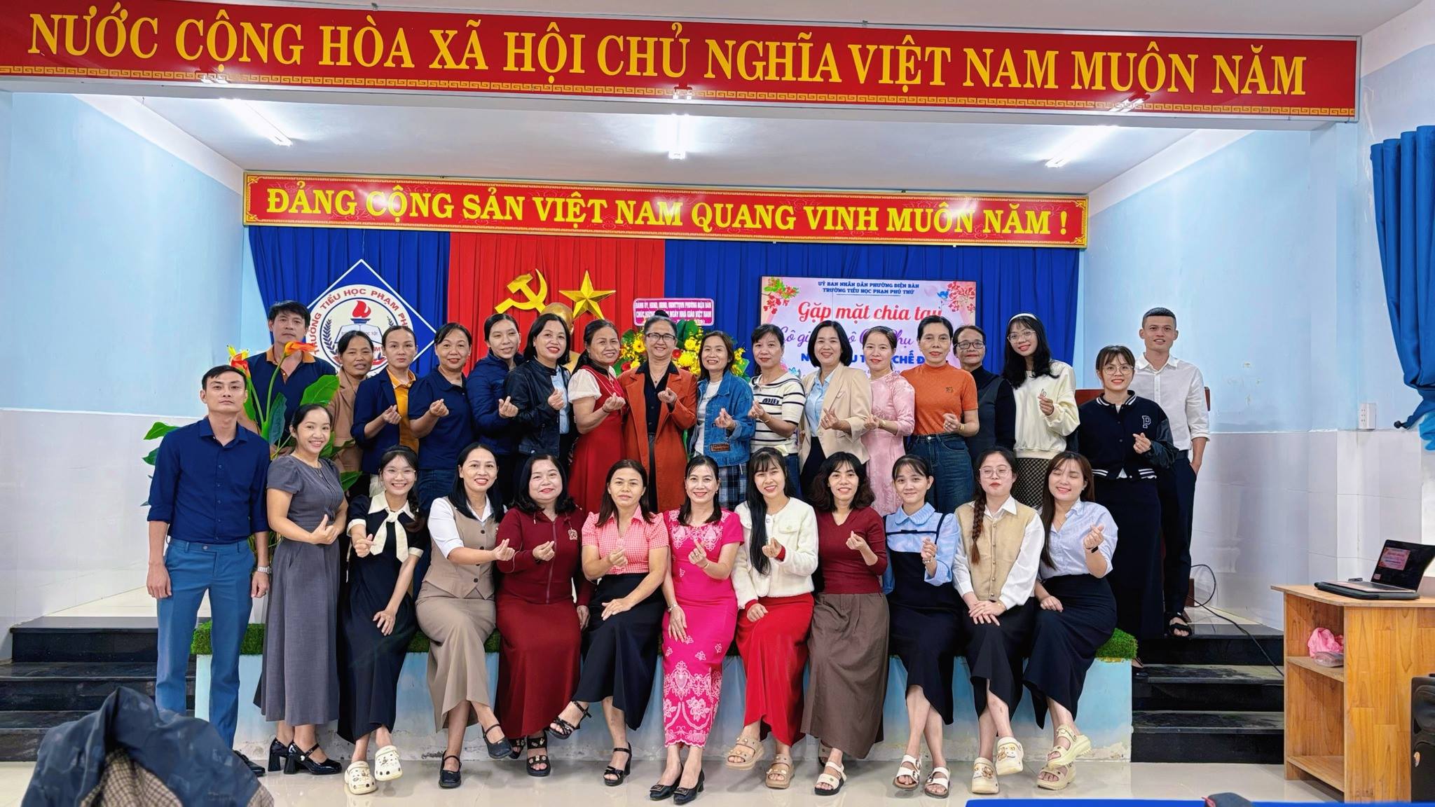 SINH HOẠT CHÀO MỪNG NGÀY NHÀ GIÁO VIỆT NAM 20/11