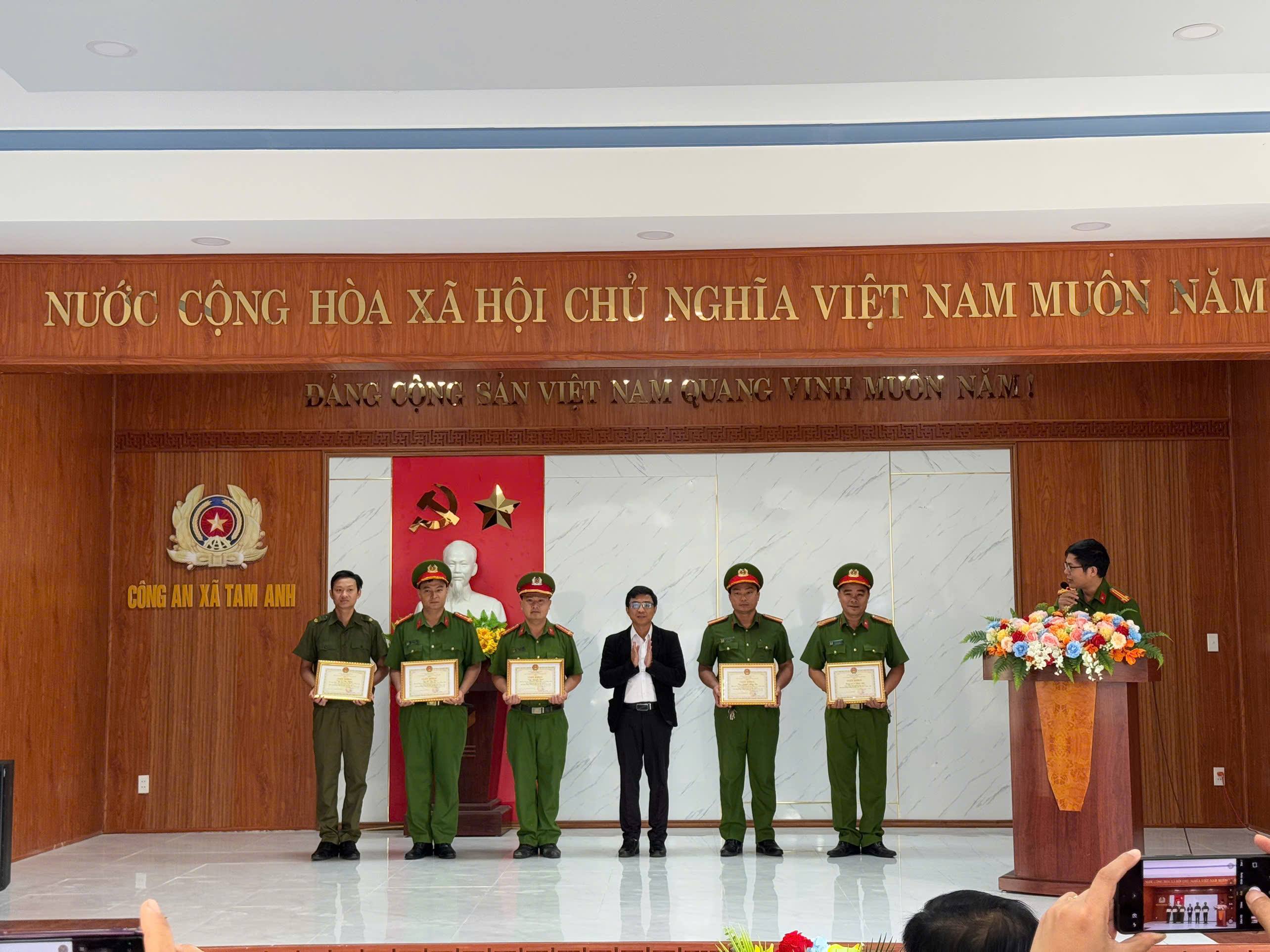 Công an xã Tam Anh (TP. Đà Nẵng) quyết tâm xây dựng địa bàn không ma túy – được cấp trên khen thưởng đột xuất vì thành tích xuất sắc