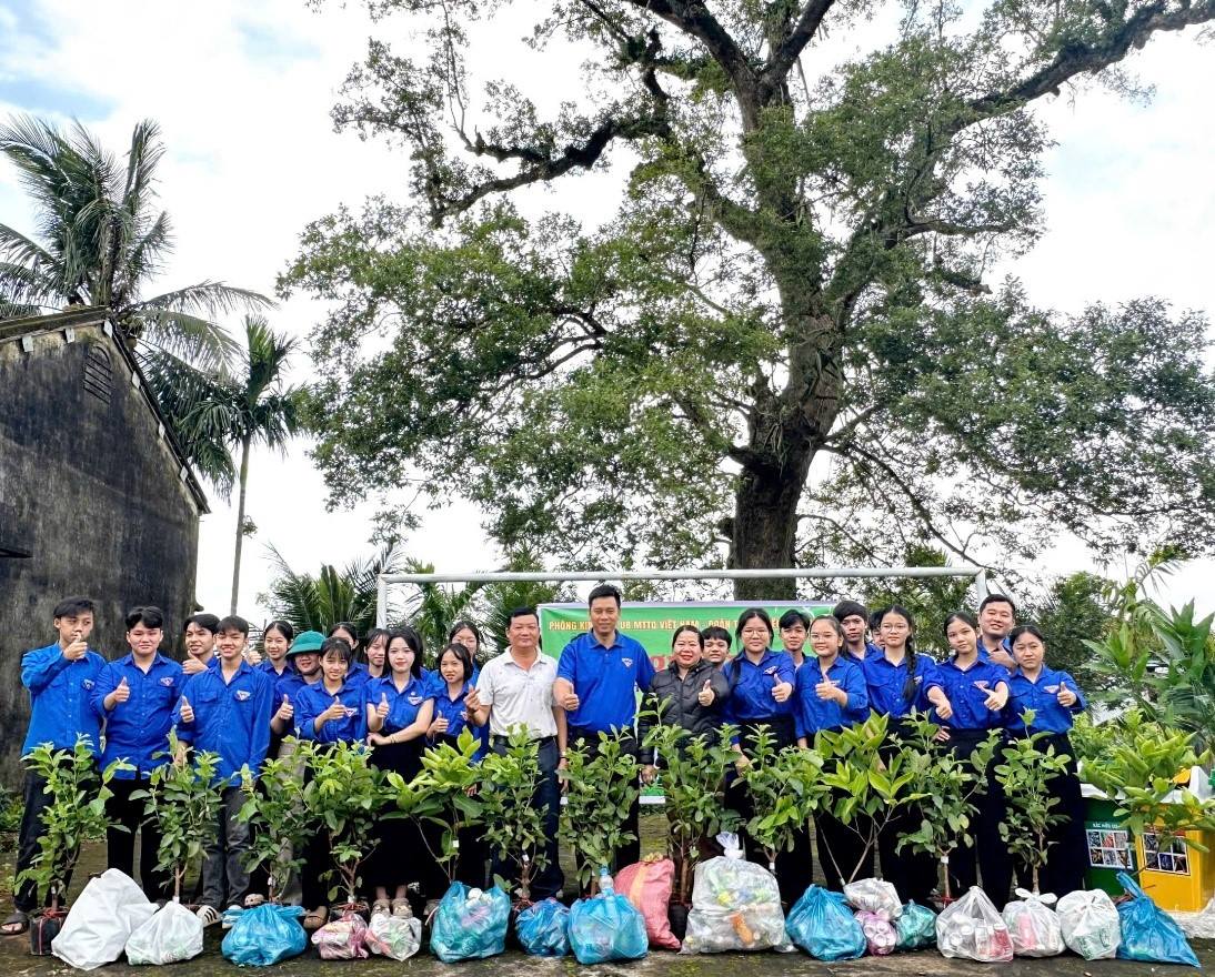 Đồng loạt ra quân Chương trình “Đổi rác thải nhựa lấy cây ăn quả”