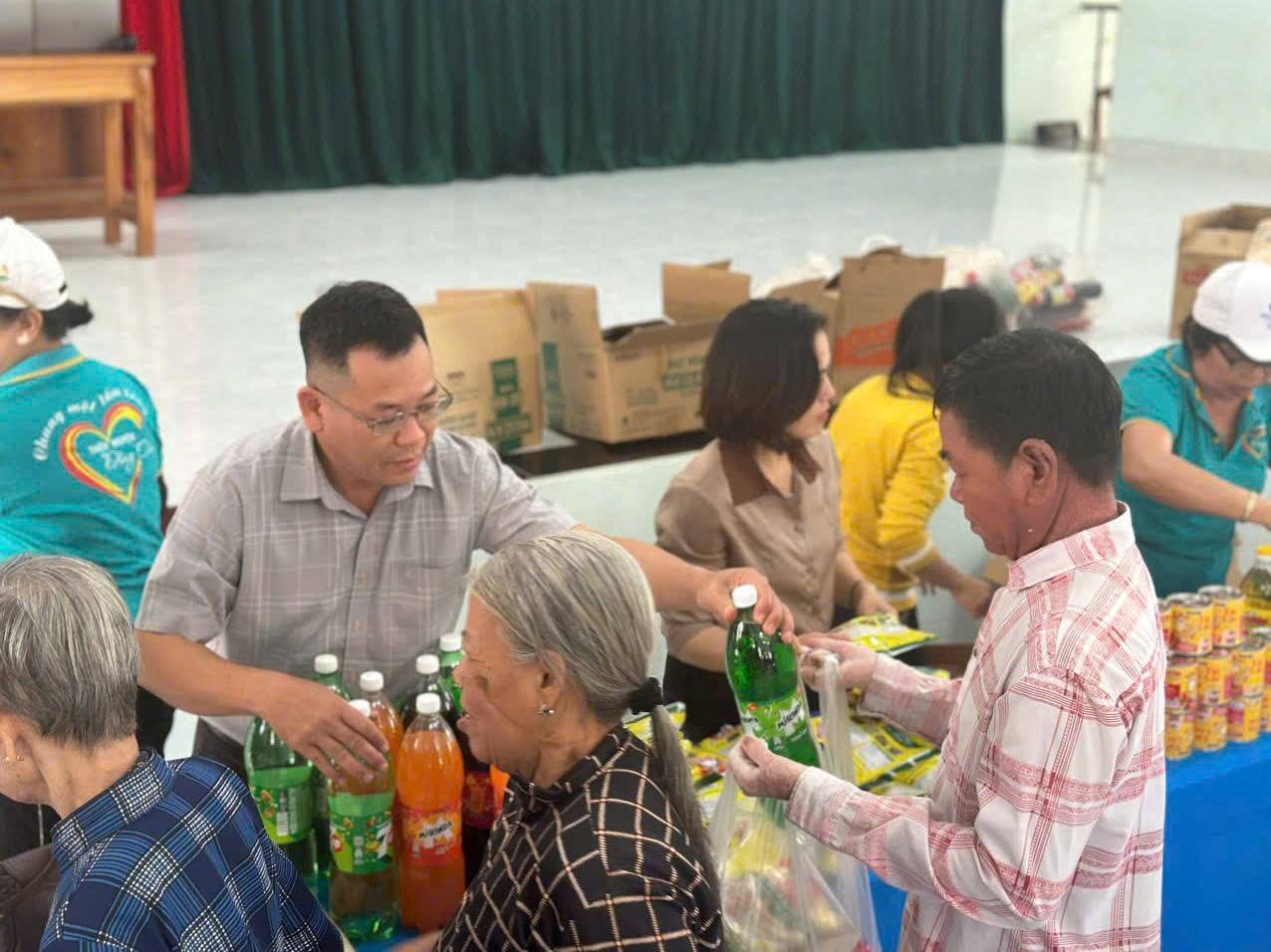 Hội đồng hương Tam Anh tại Đà Nẵng mang “Tết ấm áp – gắn kết quê hương” về với bà con nhân dân xã Tam Anh