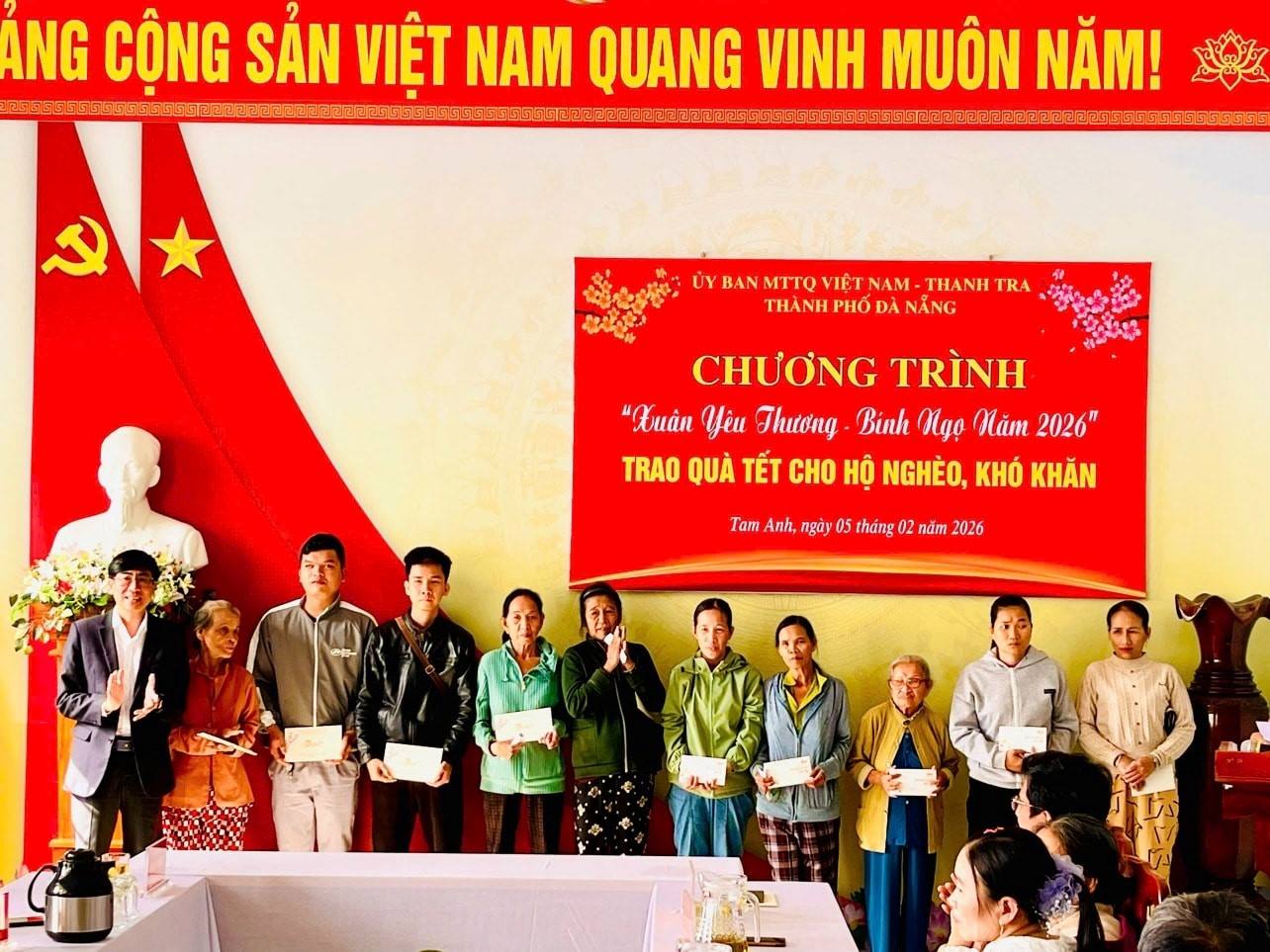 Lãnh đạo thành phố Đà Nẵng và xã Tam Anh thăm, tặng quà các gia đình chính sách, hộ nghèo, khó khăn trên địa bàn xã