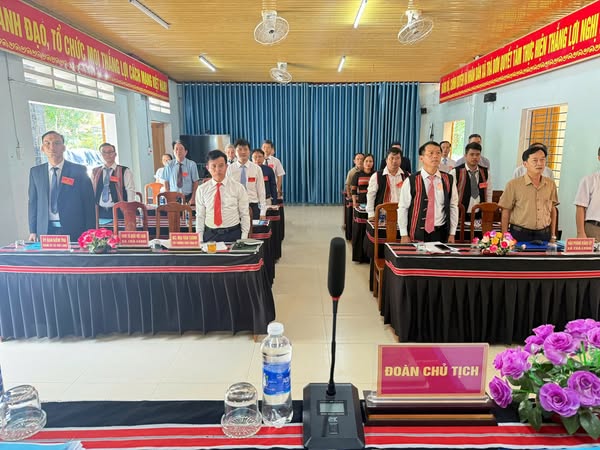 Ngày 16/7/2025, Chi bộ UBND xã Trà Leng đã long trọng tổ chức Đại hội Chi bộ lần thứ I nhiệm kỳ 2025-2030.