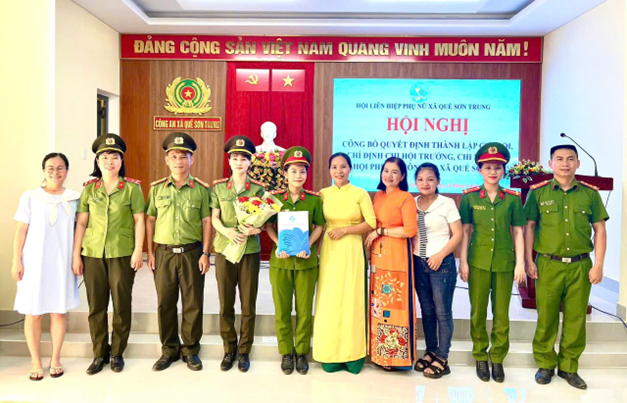 CÔNG BỐ QUYẾT ĐỊNH  THÀNH LẬP CHI HỘI PHỤ NỮ CÔNG AN XÃ