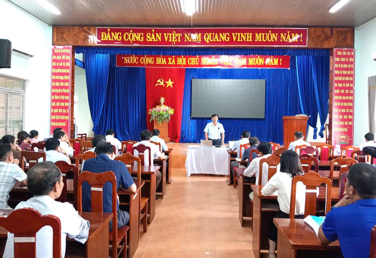UBND XÃ QUẾ SƠN TRUNG HỌP KHẨN ỨNG PHÓ BÃO SỐ 13