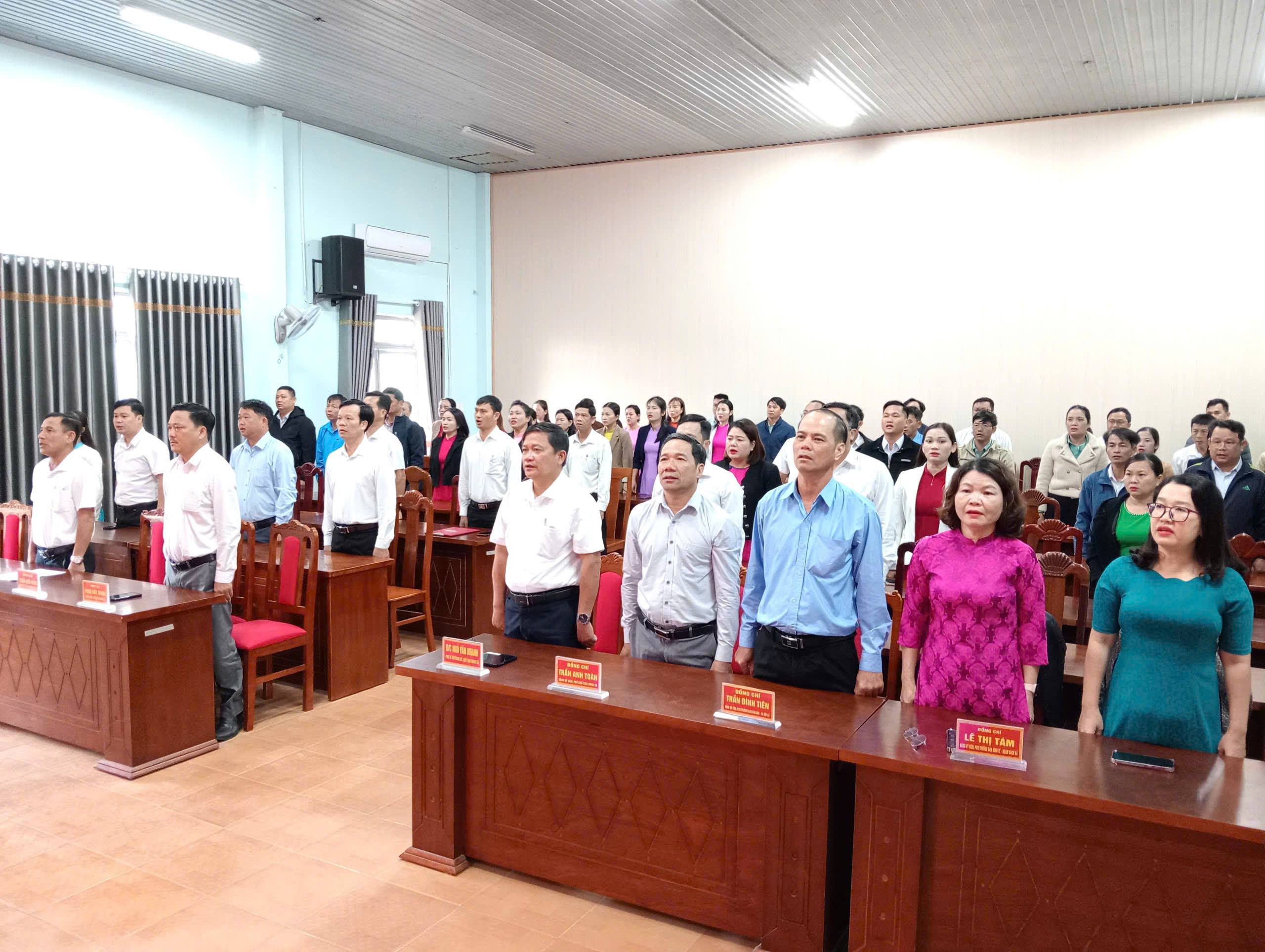 UBND xã Quế Sơn Trung tổ chức Chào cờ đầu năm 2026 và Bổ nhiệm Phó Chánh Văn phòng HĐND&amp;UBND xã.