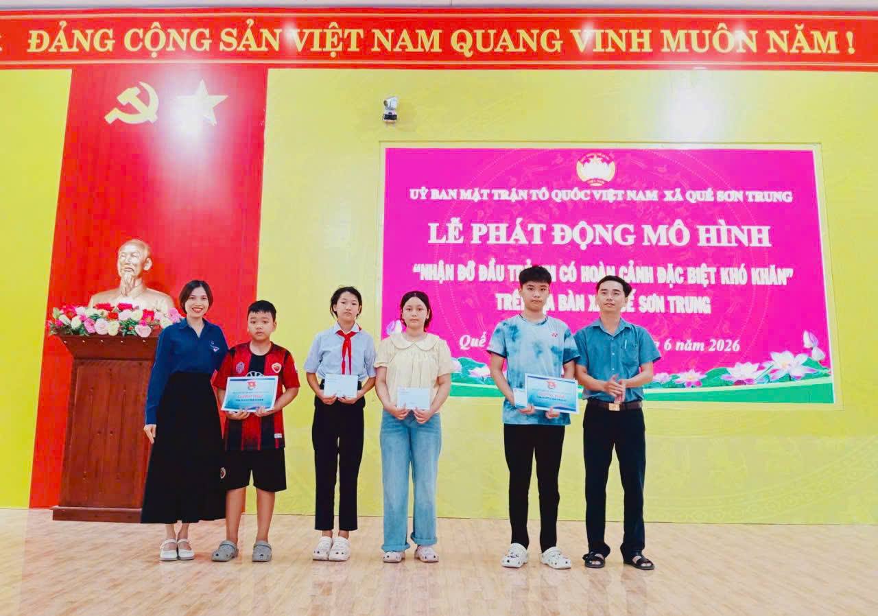 Trước thềm năm học mới - xã Quế Sơn Trung lan tỏa yêu thương qua Mô hình Nhận đỡ đầu trẻ em có hoàn cảnh đặc biệt khó khăn