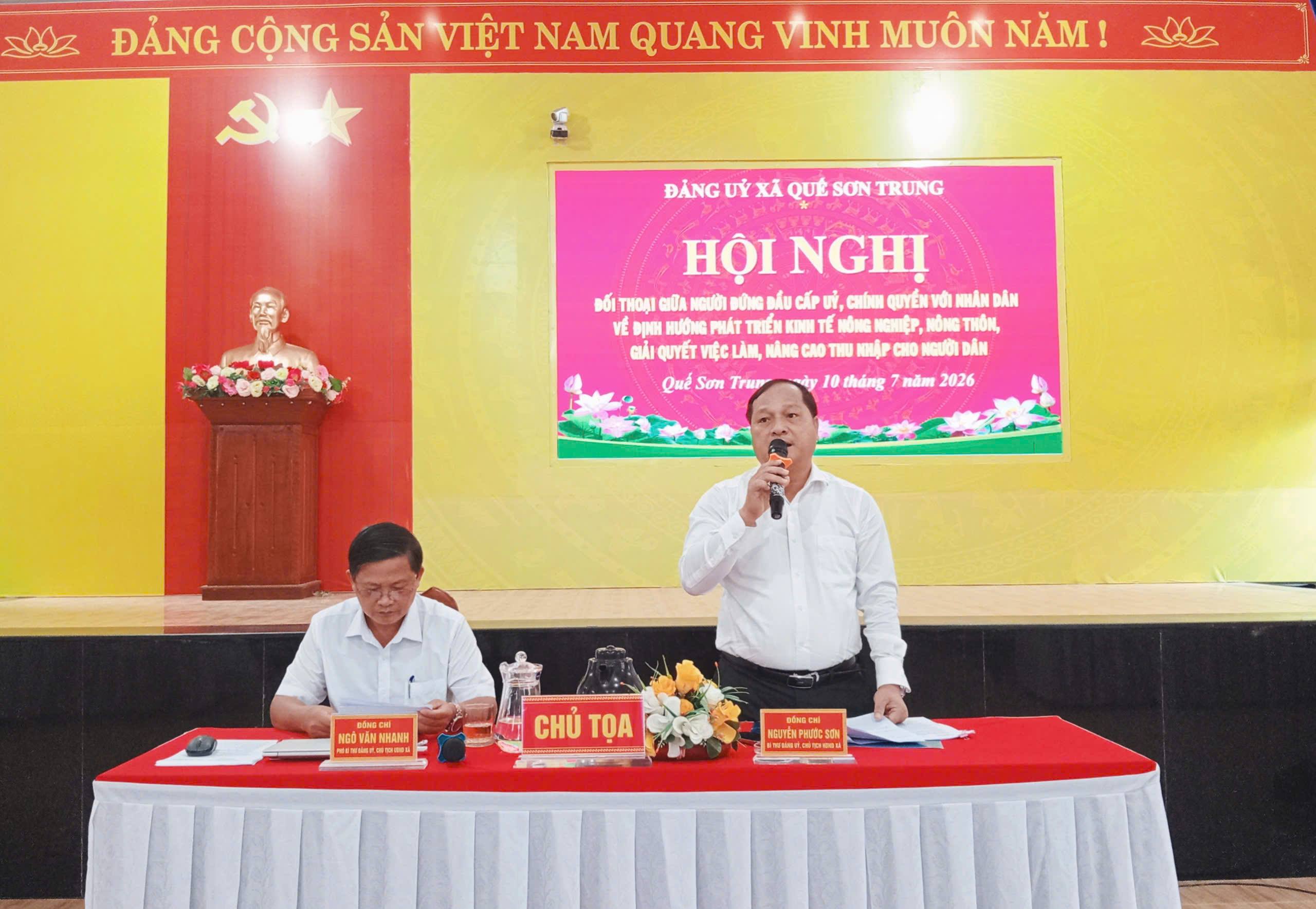 Lãnh đạoxã Quế Sơn Trung đối thoại với nhân dân về phát triển kinh tế nông nghiệp.