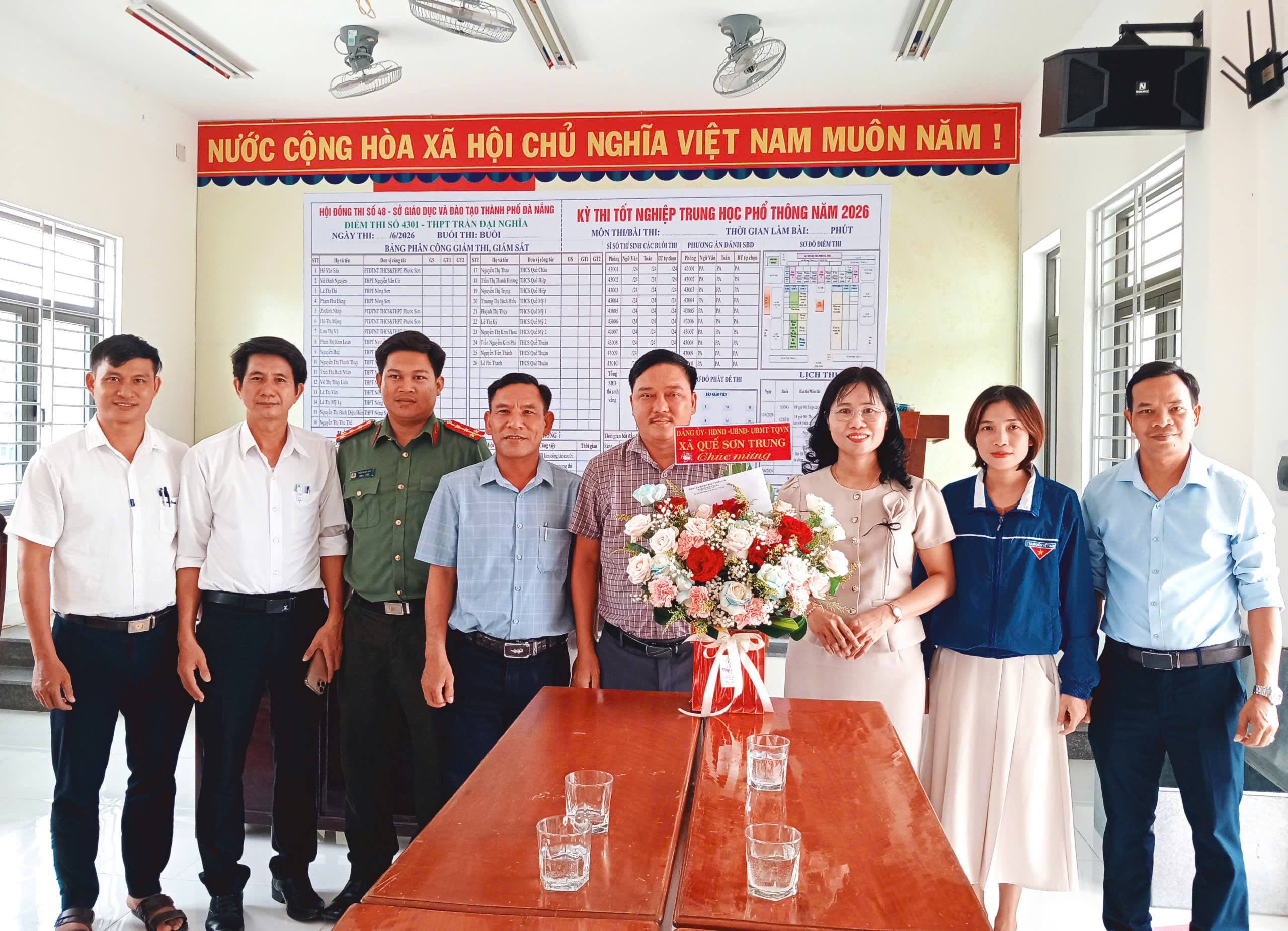 lãnh đạo xã Quế Sơn Trung thăm, động viên Hội đồng thi Tốt nghiệp THPT Trần Đại Nghĩa