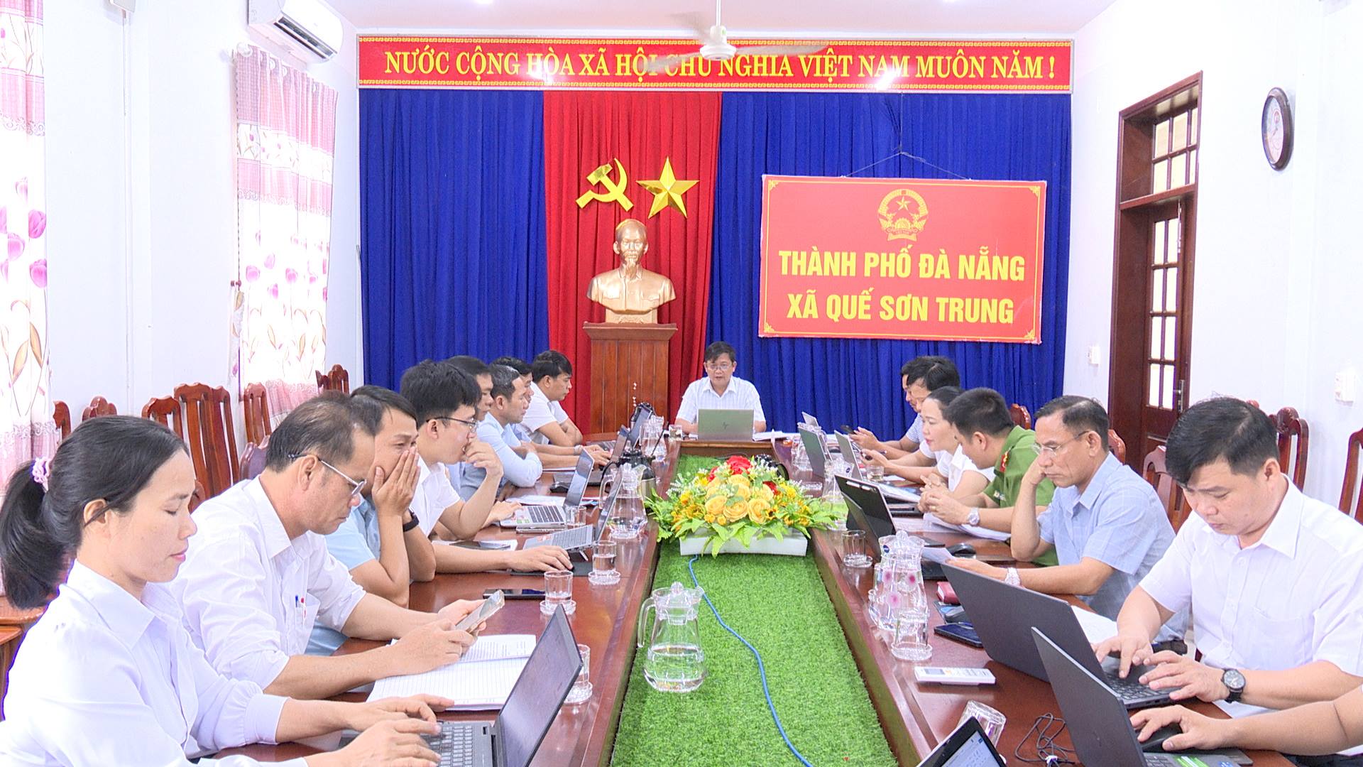 UBND xã Quế Sơn Trung Hội nghị sơ kết công tác tháng 4, triển khai nhiệm vụ trọng tâm tháng 5/2026