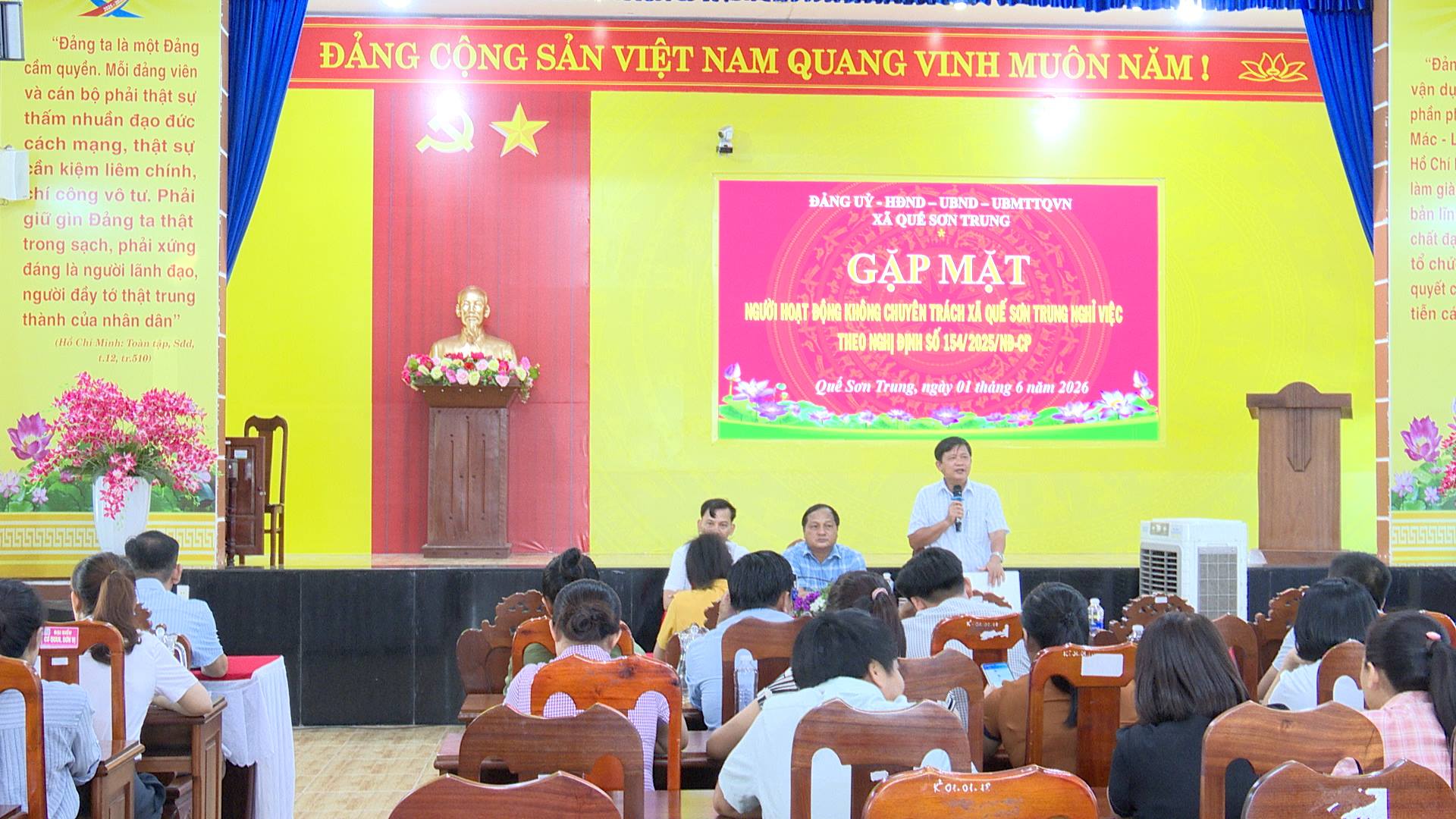 xã Quế Sơn Trung làm việc với Người hoạt động không chuyên trách