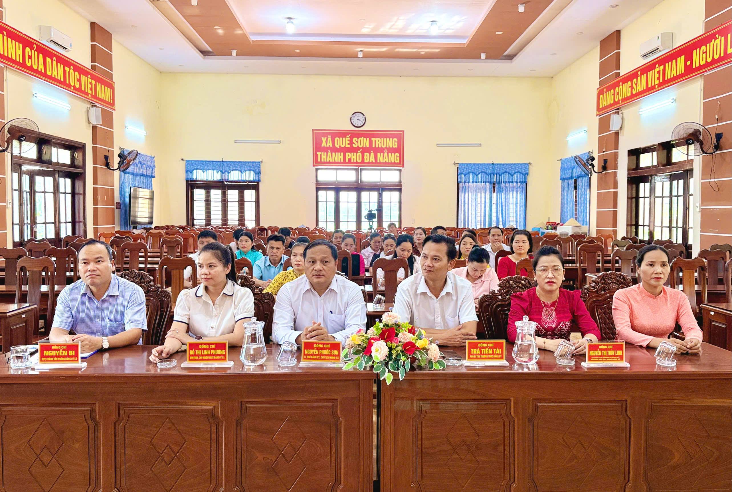 Đảng ủy xã Quế Sơn Trung tổ chức gặp mặt Kỷ niệm Ngày truyền thống ngành Tuyên giáo của Đảng (01/8), Tổ chức xây dựng Đảng (14/10), Công tác Dân vận của Đảng (15/10), Văn phòng cấp ủy (18/10) và 78 năm Ngành Kiểm tra Đảng (16/10)