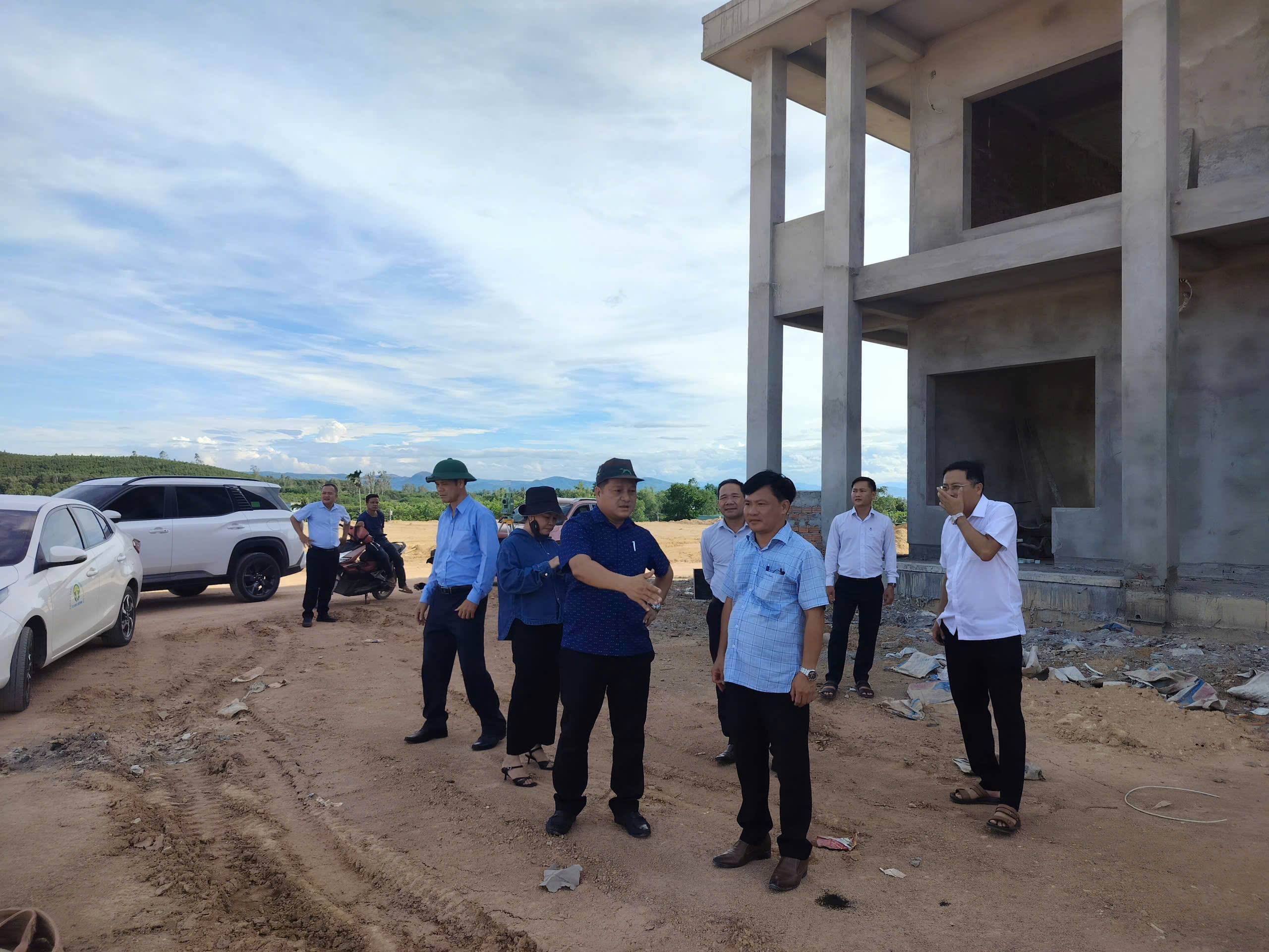 Lãnh đạo xã Quế Sơn Trung kiểm tra Cụm công nghiệp Quế Cường và Dự án Trung tâm đào tạo lái xe ô tô tại thôn An Phú