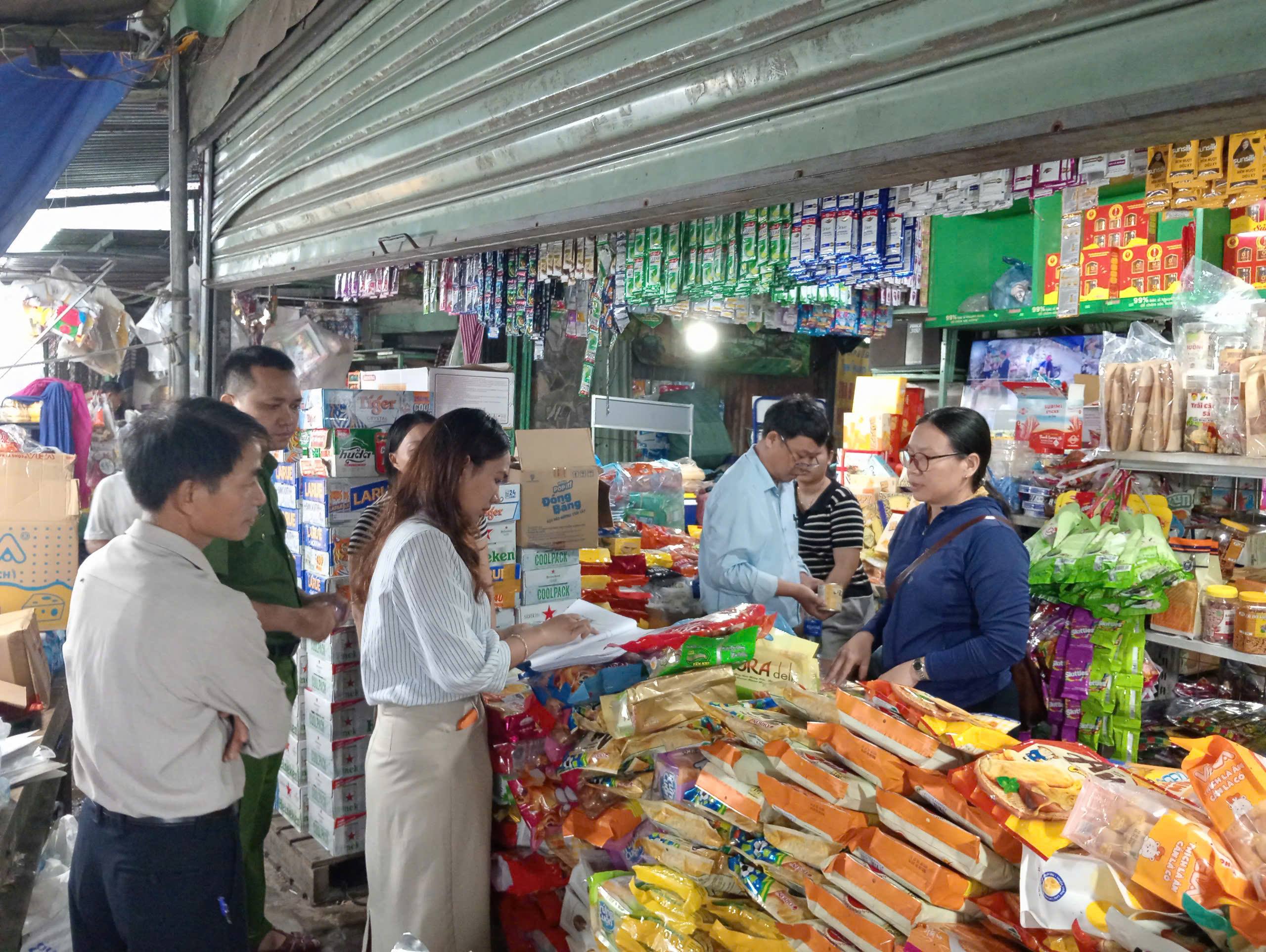 Xã Quế Sơn Trung kiểm tra an toàn thực phẩm dịp Tết Trung thu 2026