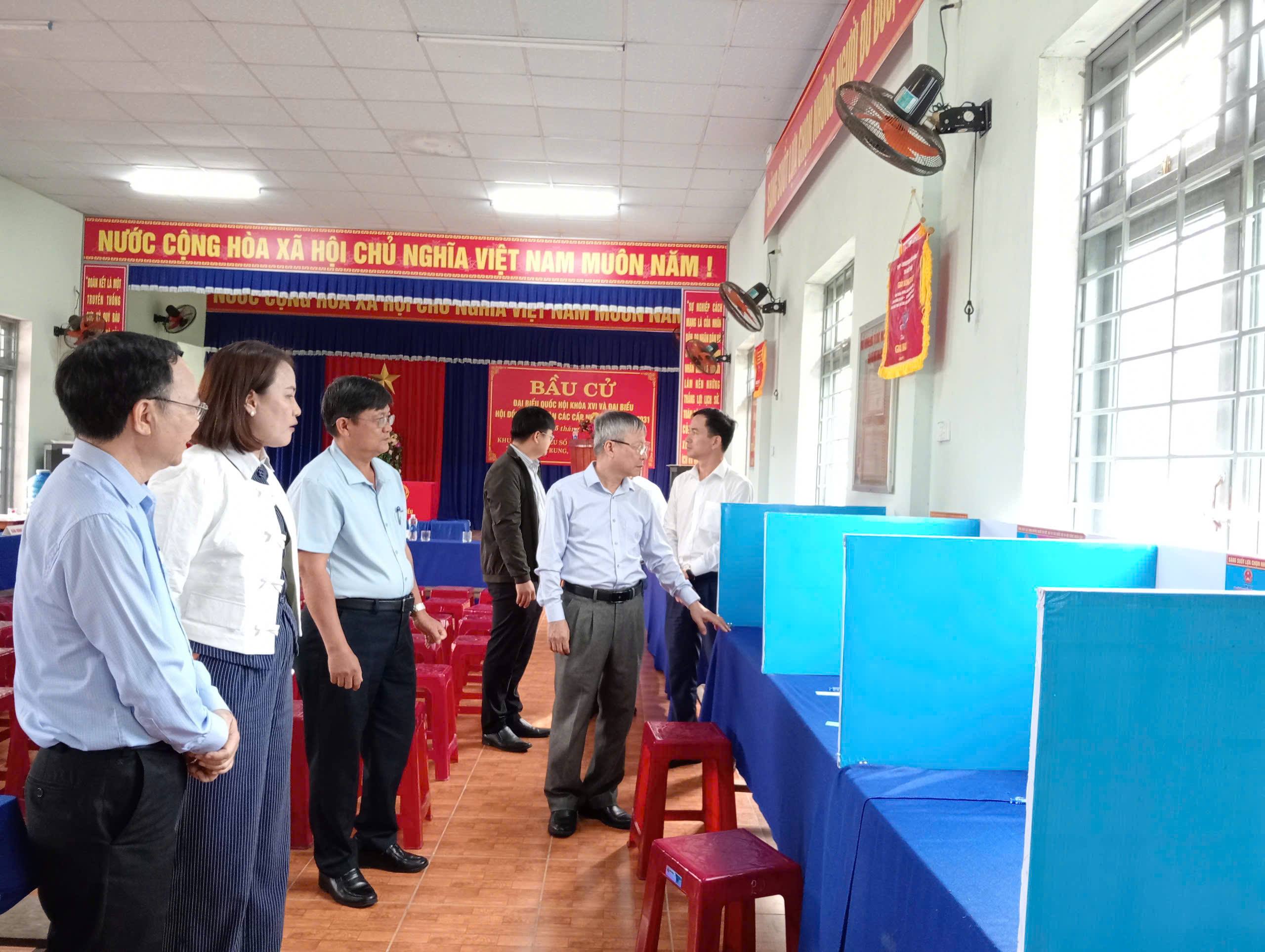 Lãnh đạo thành phố Đà Nẵng kiểm tra công tác chuẩn bị Bầu cử trên địa bàn xã Quế Sơn Trung