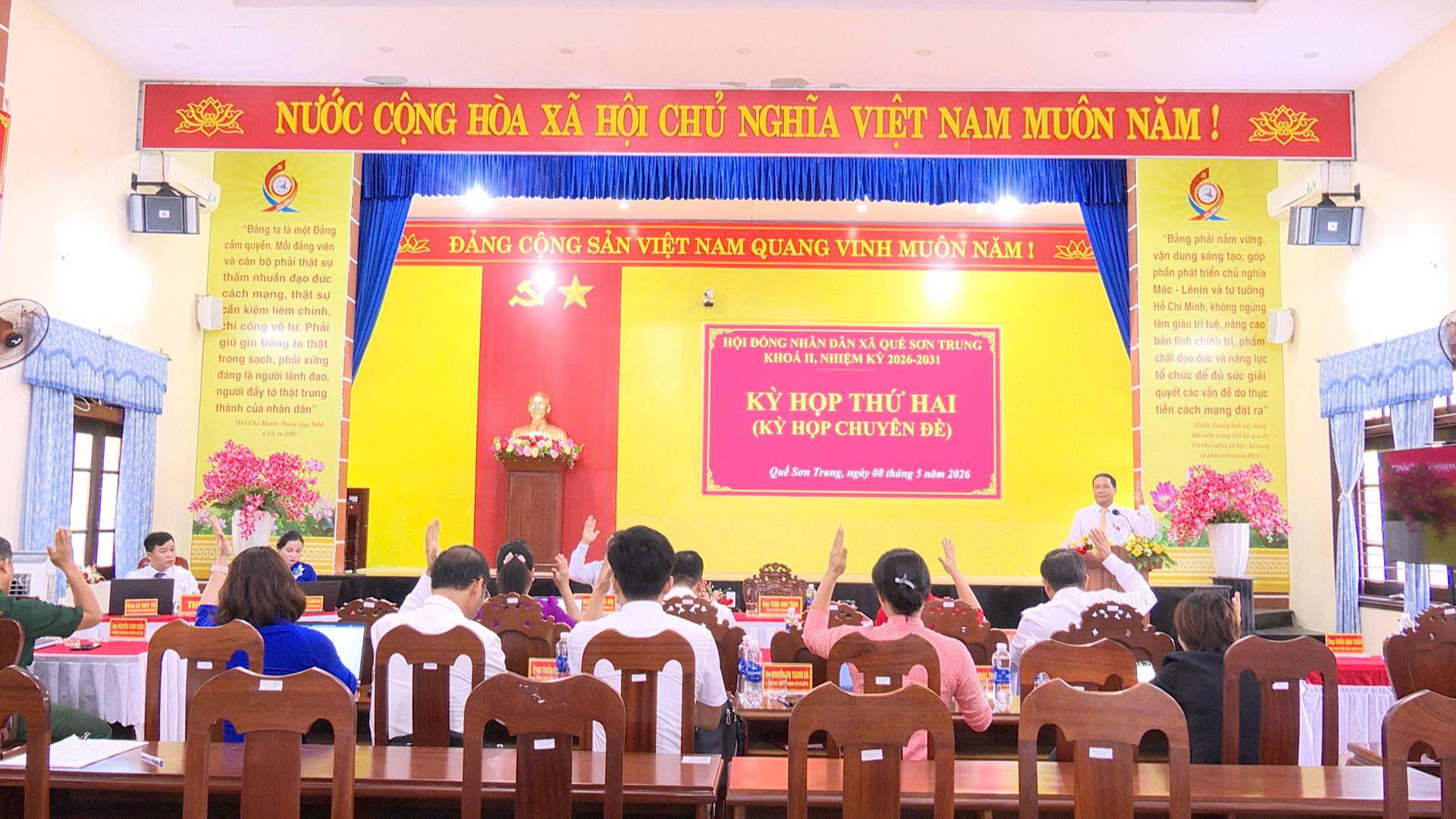 Hội đồng nhân dân xã Quế Sơn Trung tổ chức Kỳ họp thứ hai (kỳ họp chuyên đề).