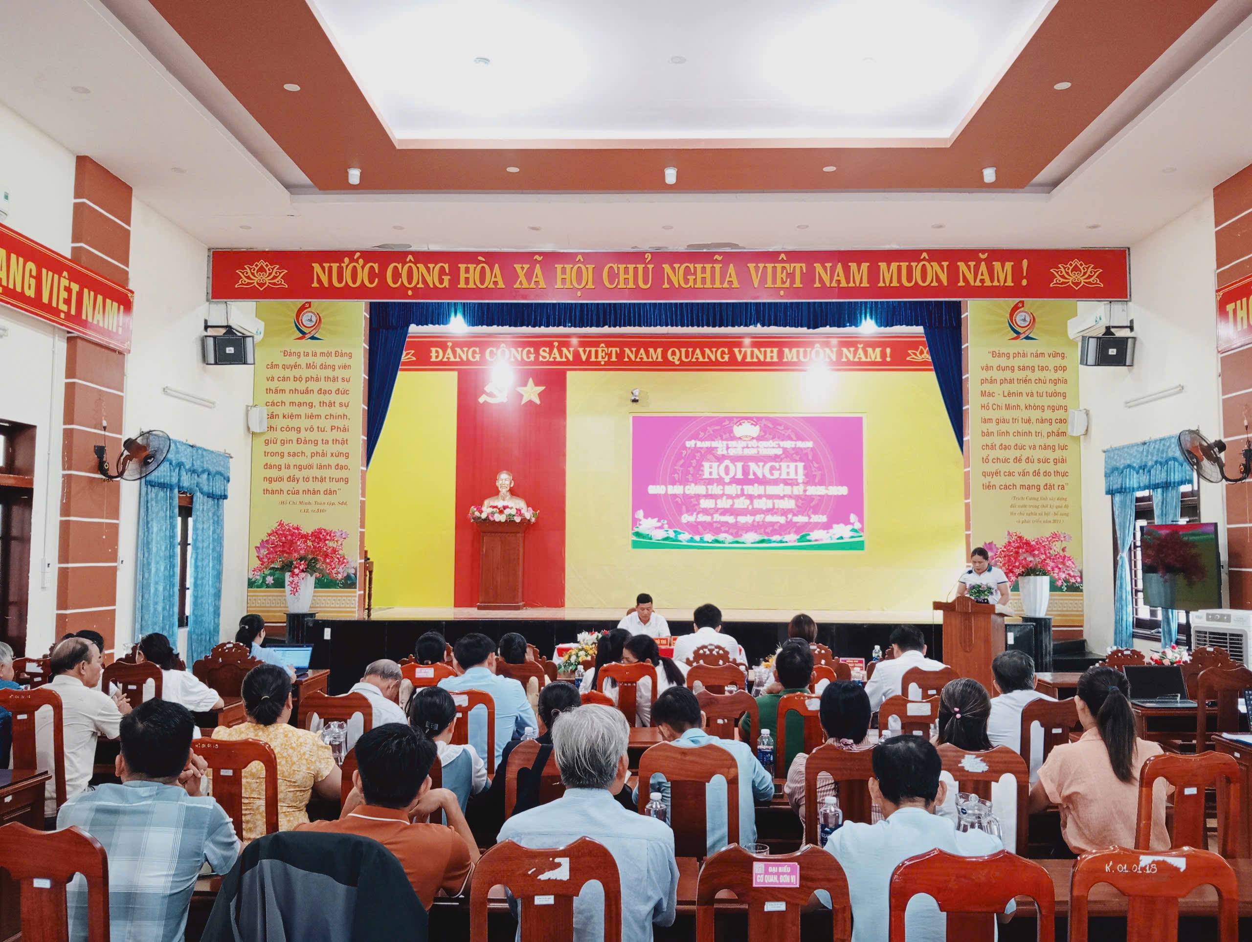 Ủy ban MTTQ Việt Nam xã Quế Sơn Trung hội nghị giao ban sau sắp xếp, kiện toàn.