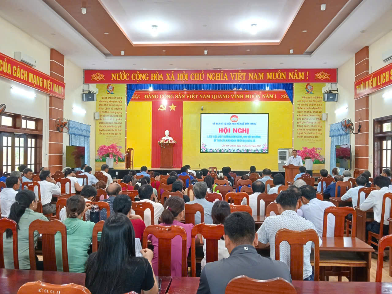 Uỷ ban Mặt trận Tổ quốc Việt Nam xã Quế Sơn Trung làm việc với các thôn trên địa bàn xã
