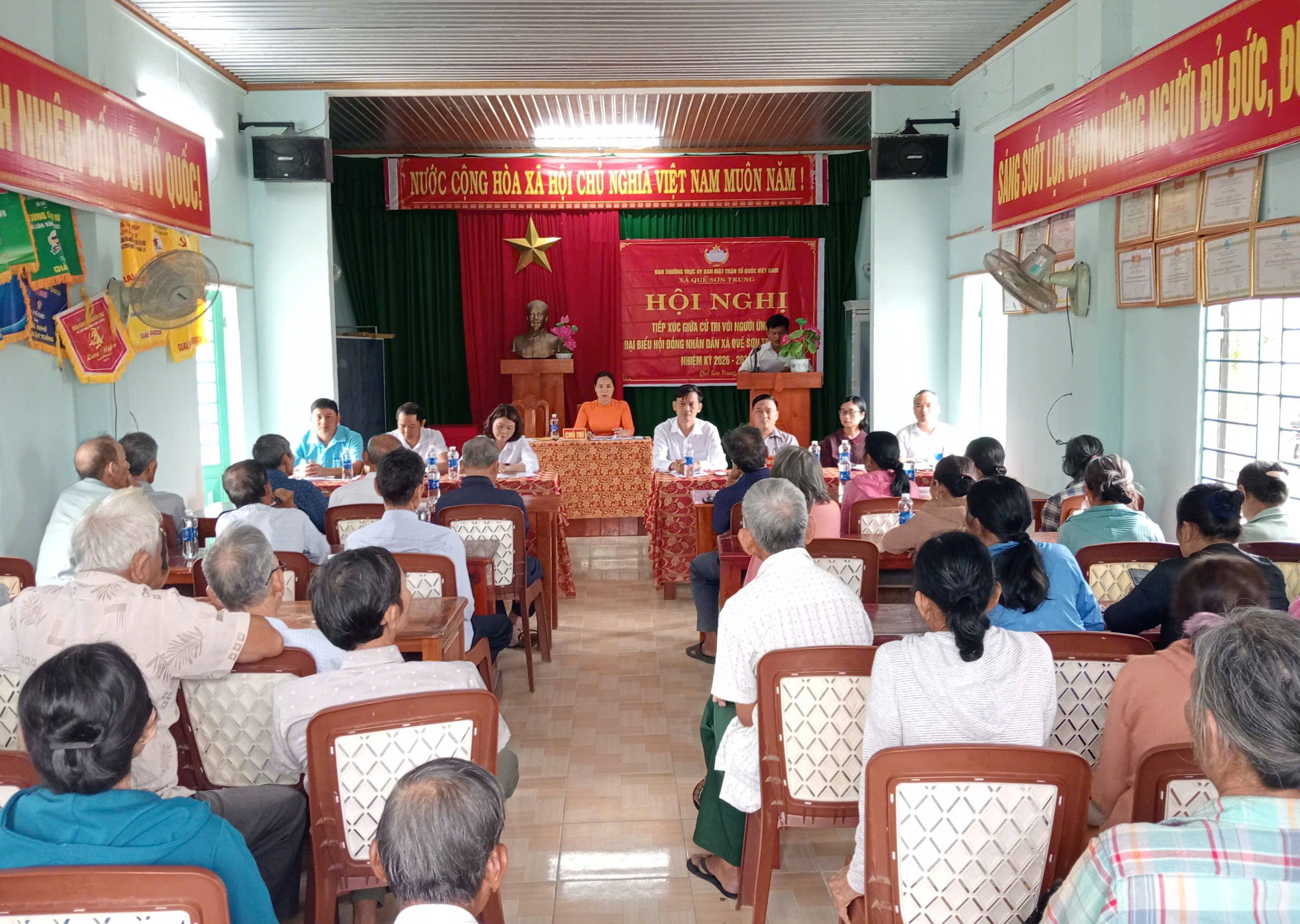 Ứng cử viên đại biểu HĐND xã Quế Sơn Trung khóa II đơn vị số 4 tiếp xúc cử tri