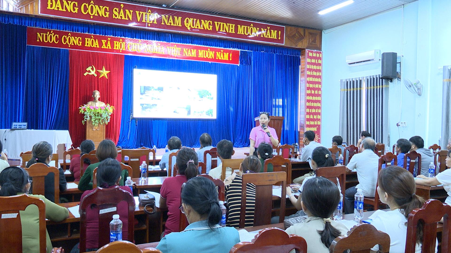 Quế Sơn Trung tổ chức tập huấn Quản lý rủi ro thiên tai dựa vào cộng đồng và tuyên truyền bảo vệ môi trường
