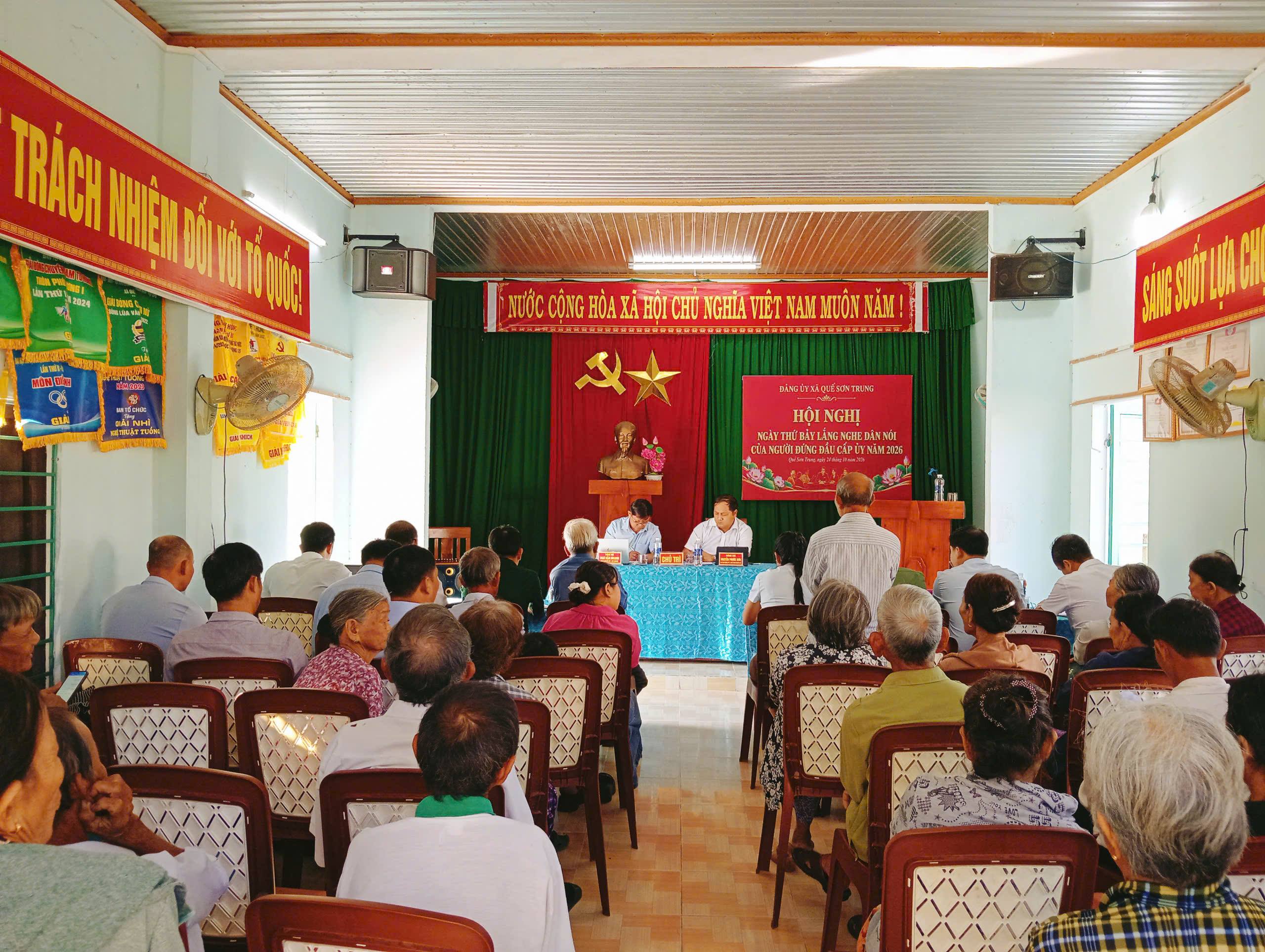 Xã Quế Sơn trung - Người đứng đầu cấp Ủy lắng nghe dân nói