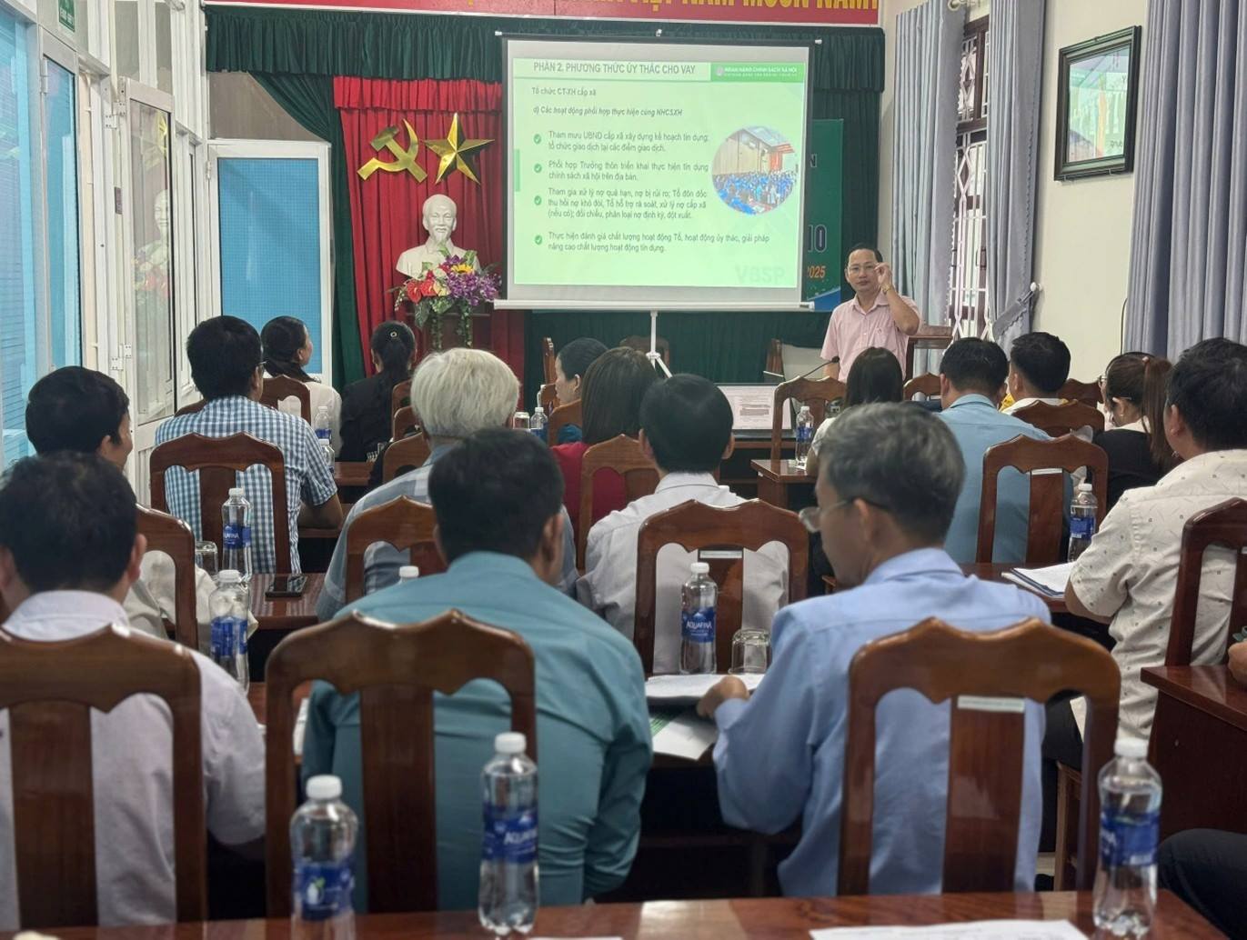 Phòng giao dịch NHCSXH Quế Sơn tổ chức tập huấn nghiệp vụ uỷ thác cho cán bộ các tổ chức  CT-XH cấp xã năm 2025