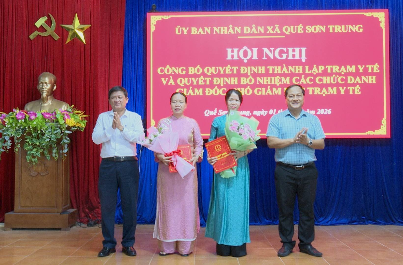 Công bố Quyết định thành lập Trạm Y tế xã Quế Sơn Trung.