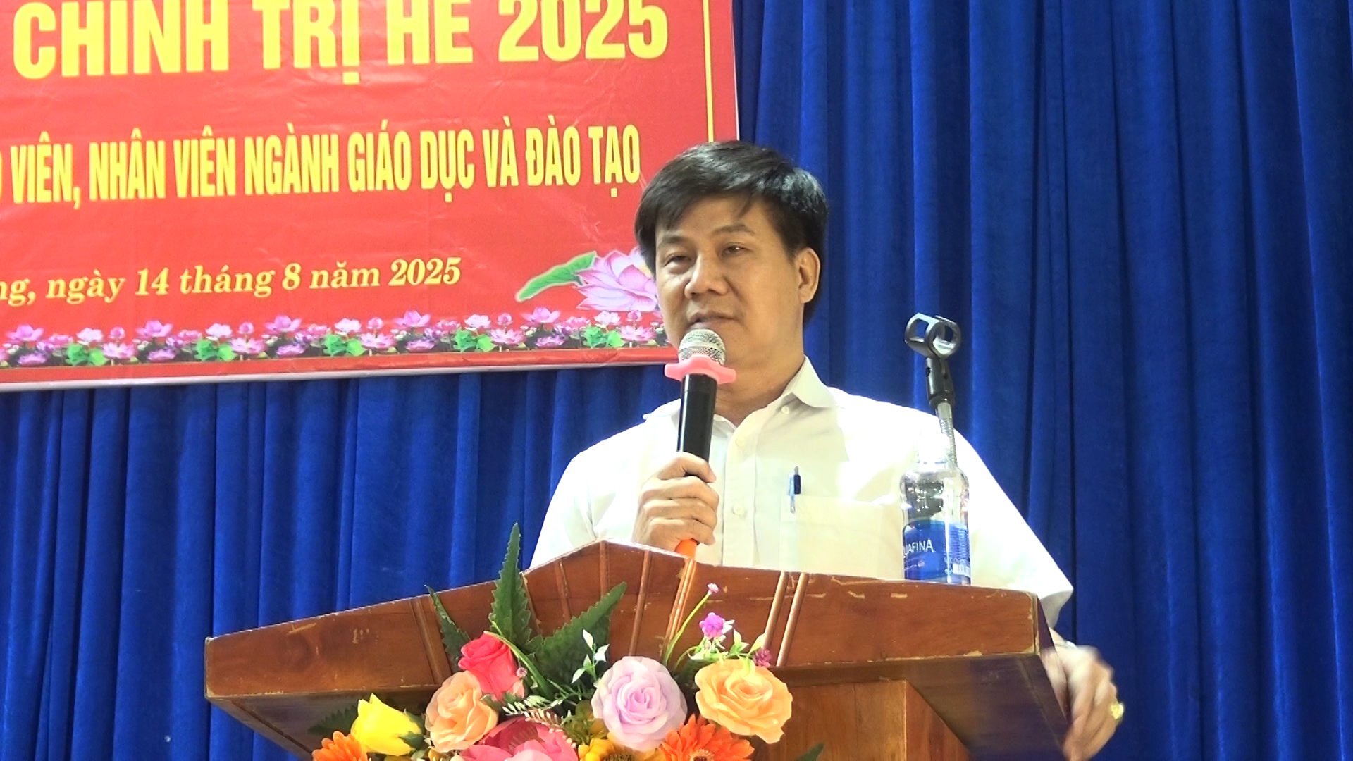 Bồi dưỡng chính trị hè cho gần 200 giáo viên, nhân viên các cơ sở giáo dục