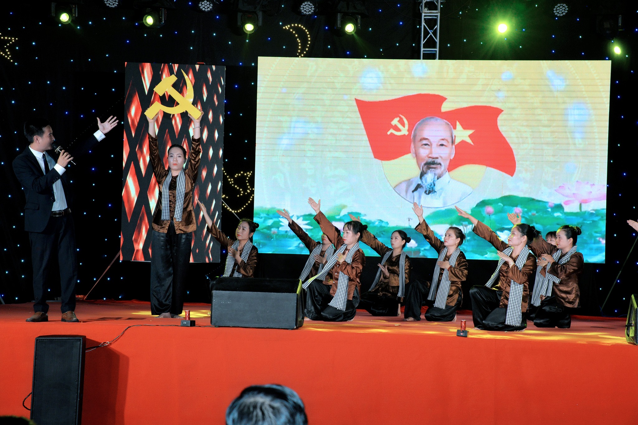 Hội diễn văn nghệ với chủ đề “Khát vọng vươn lên”