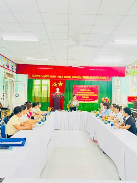 XÃ PHÚ THUẬN KIỂM TRA, ĐÁNH GIÁ KẾT QUẢ XÂY DỰNG TRƯỜNG HỌC AN TOÀN, PHÒNG CHỐNG TAI NẠN THƯƠNG TÍCH NĂM HỌC 2025–2026
