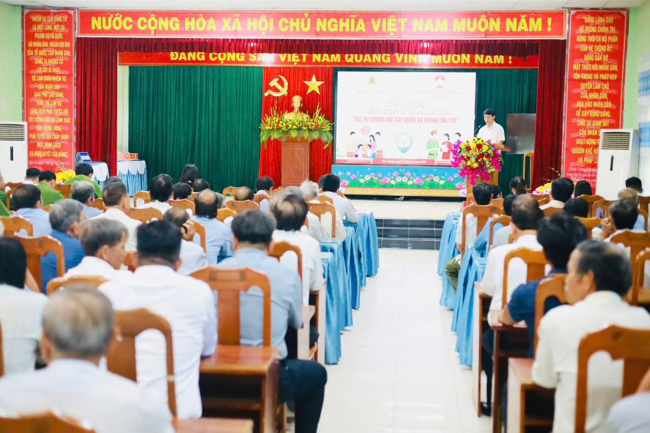 ỦY BAN MTTQVN XÃ PHÚ THUẬN PHÁT ĐỘNG VÀ RA MẮT MÔ HÌNH “TỘC HỌ CHUNG TAY XÂY DỰNG XÃ KHÔNG MA TÚY” VÀ PHÁT ĐỘNG PHONG TRÀO XÂY DỰNG “ TỘC HỌ VĂN HÓA”; “THÔN THỰC HIỆN NẾP SỐNG VĂN MINH TRONG VIỆC CƯỚI, VIỆC TANG, LỄ HỘI