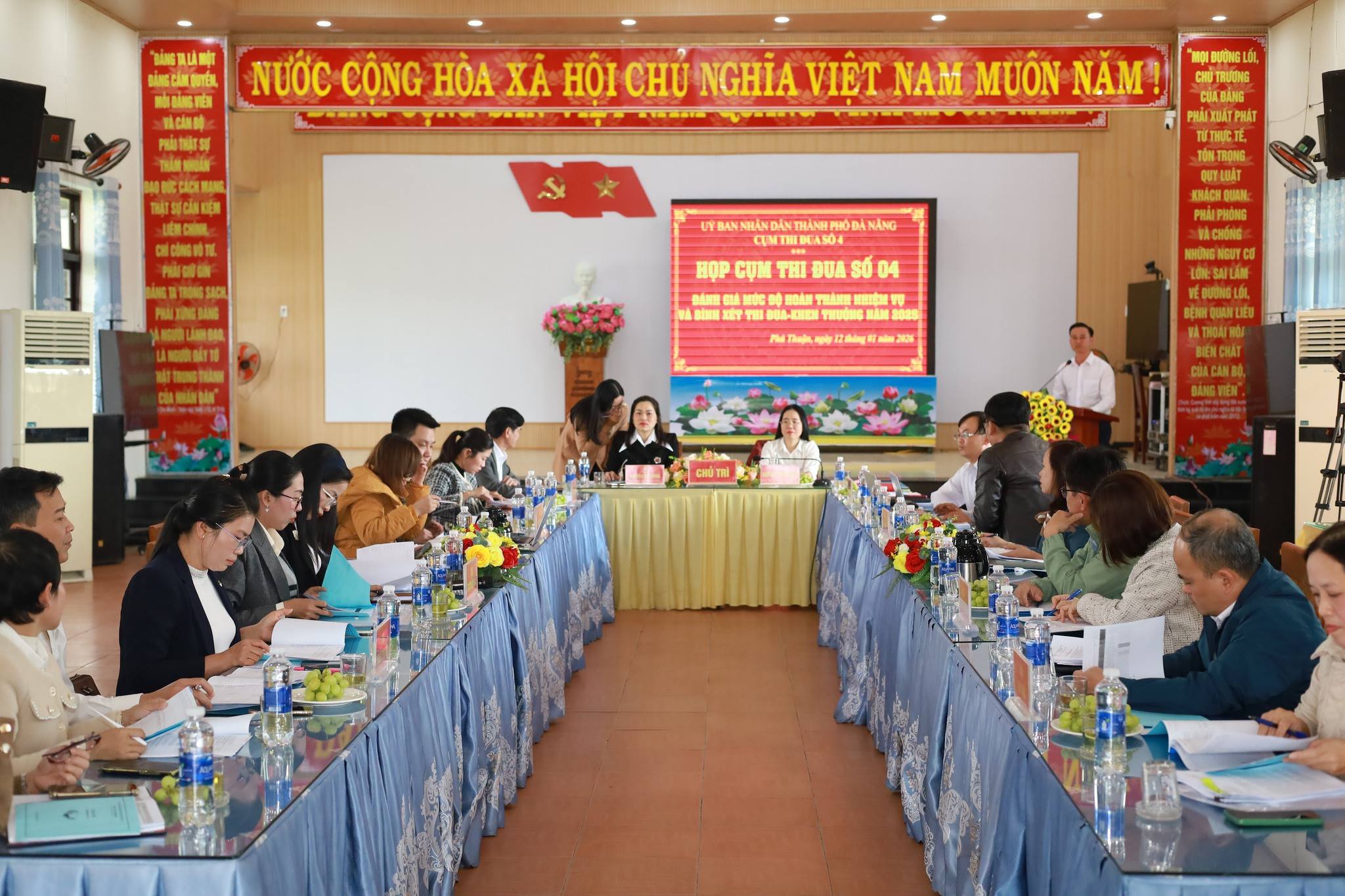 CỤM THI ĐUA SỐ 4 TỔ CHỨC HỘI NGHỊ ĐÁNH GIÁ MỨC ĐỘ HOÀN THÀNH NHIỆM VỤ VÀ BÌNH XÉT THI ĐUA KHEN THƯỞNG NĂM, XÃ PHÚ THUẬN LÀ ĐƠN VỊ DẪN ĐẦU CỤM THI ĐUA NĂM 2025