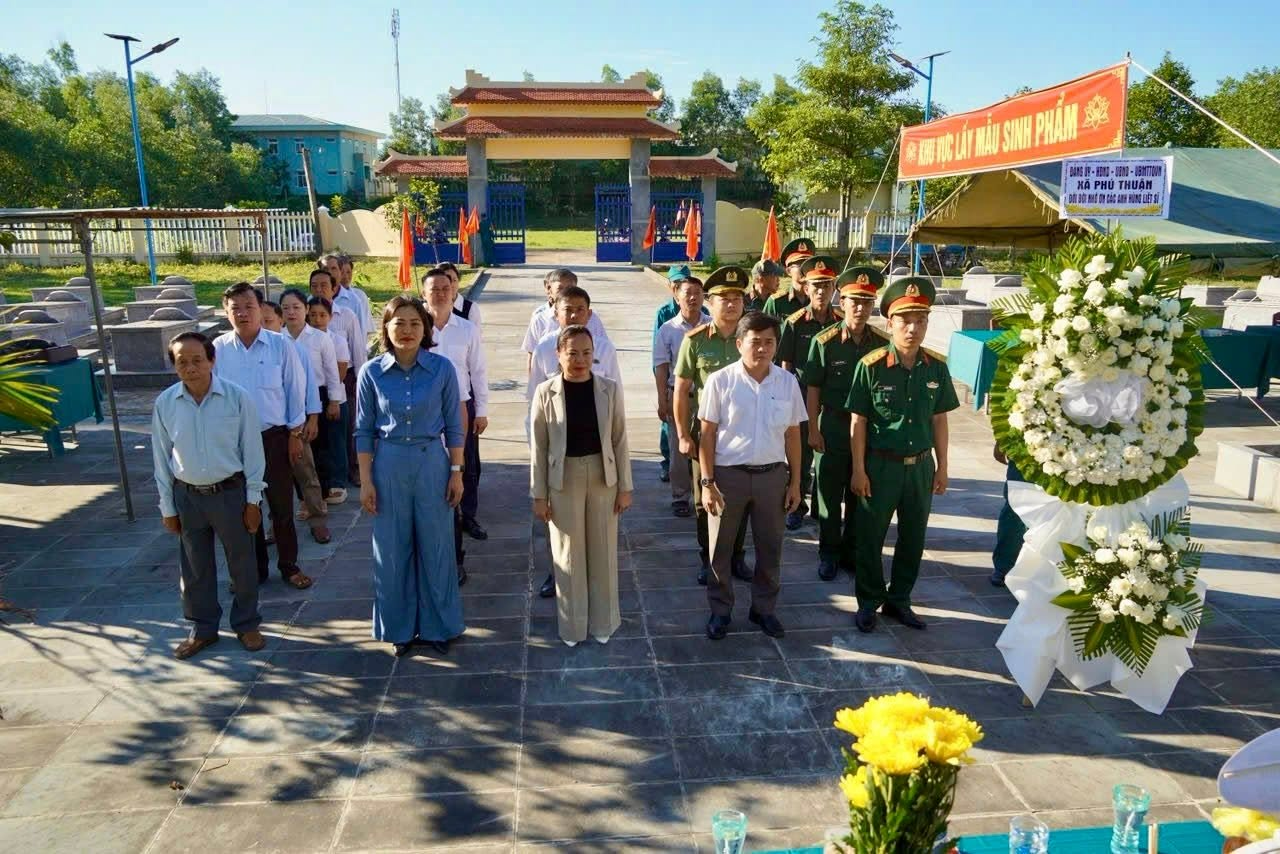 XÃ PHÚ THUẬN LẤY MẪU HÀI CỐT LIỆT SĨ PHỤC VỤ GIÁM ĐỊNH ADN