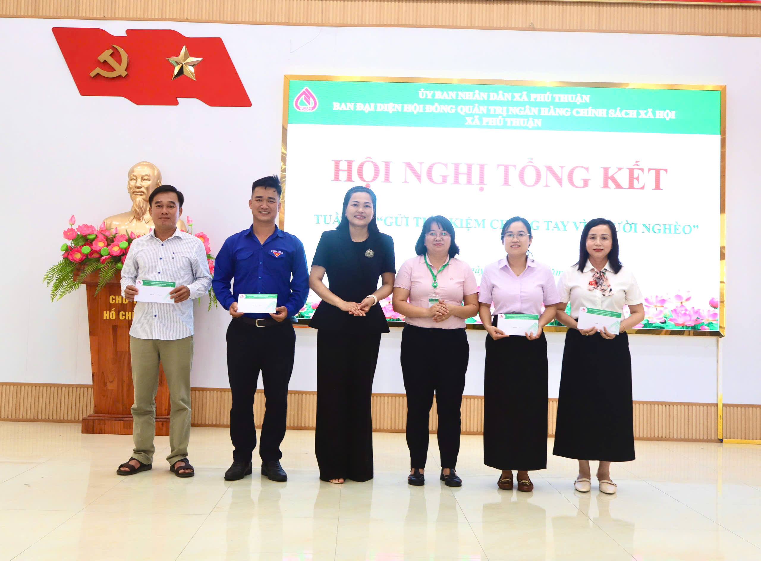 GIAO BAN TÍN DỤNG CHÍNH SÁCH, TRIỂN KHAI KIỆN TOÀN TỔ TK&amp;VV VÀ KHEN THƯỞNG CÁC TẬP THỂ, CÁ NHÂN CÓ THÀNH TÍCH TRONG VẬN ĐỘNG GỬI TIẾT KIỆM VÌ NGƯỜI NGHÈO