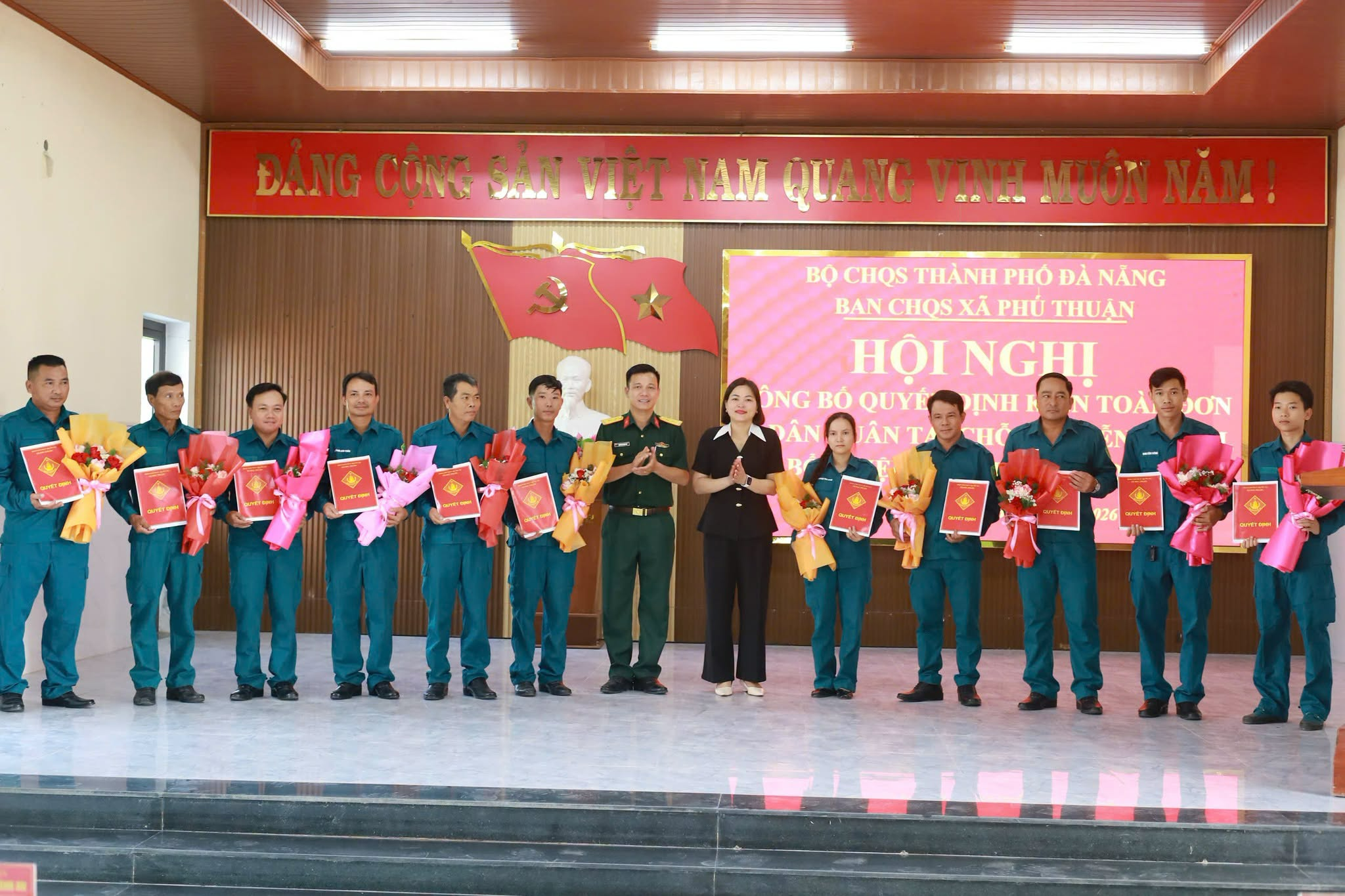 XÃ PHÚ THUẬN TỔ CHỨC HỘI NGHỊ CÔNG BỐ QUYẾT ĐỊNH KIỆN TOÀN ĐƠN VỊ DÂN QUÂN TẠI CHỖ VÀ KIỆN TOÀN CHỈ HUY DÂN QUÂN NĂM 2026