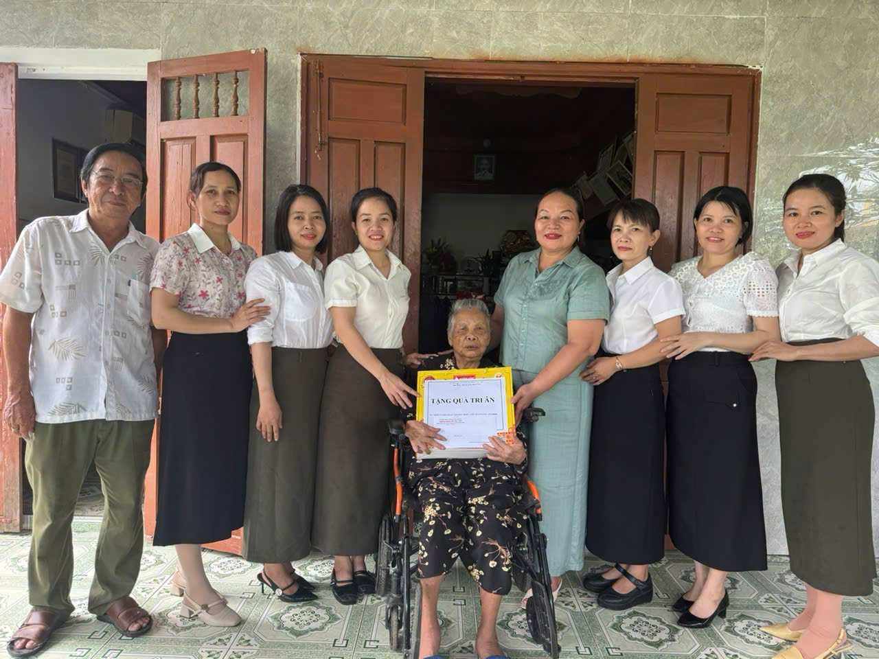 TRƯỜNG MẦM NON ĐẠI TÂN THĂM HỎI, TẶNG QUÀ MẸ VIỆT NAM ANH HÙNG NHÂN KỶ NIỆM 79 NĂM NGÀY THƯƠNG BINH - LIỆT SĨ (27/7/1947 - 27/7/2026)