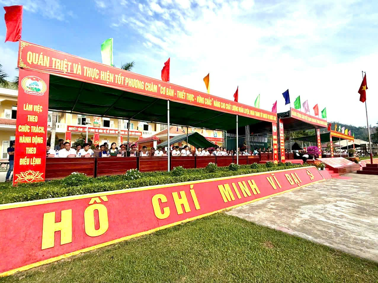 XÃ PHÚ THUẬN THĂM, TẶNG QUÀ VÀ DỰ LỄ TUYÊN THỆ CHIẾN SĨ MỚI NĂM 2026