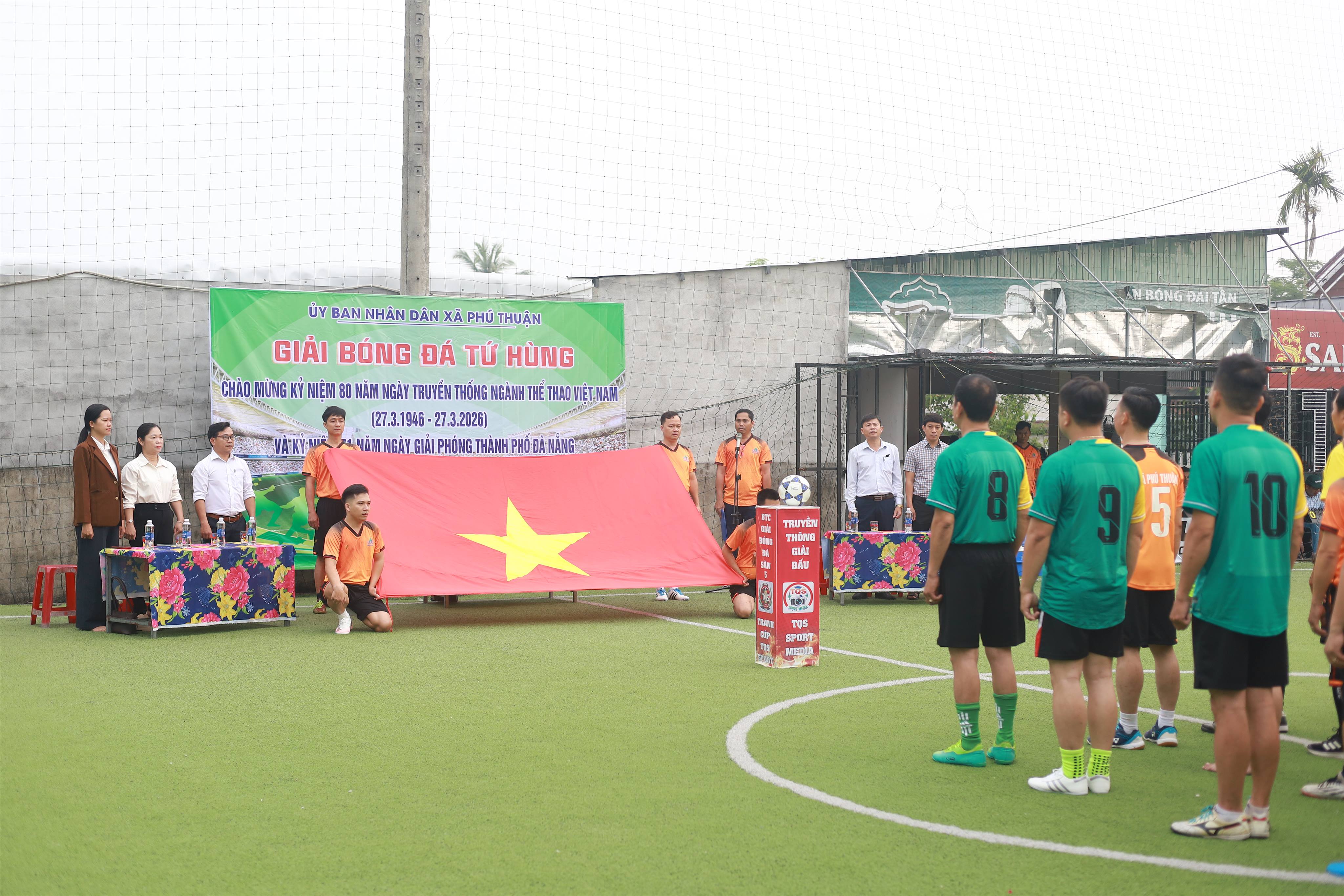 ỦY BAN NHÂN DÂN XÃ PHÚ THUẬN TỔ CHỨC GIẢI BÓNG ĐÁ TỨ HÙNG CÁN BỘ CÔNG CHỨC