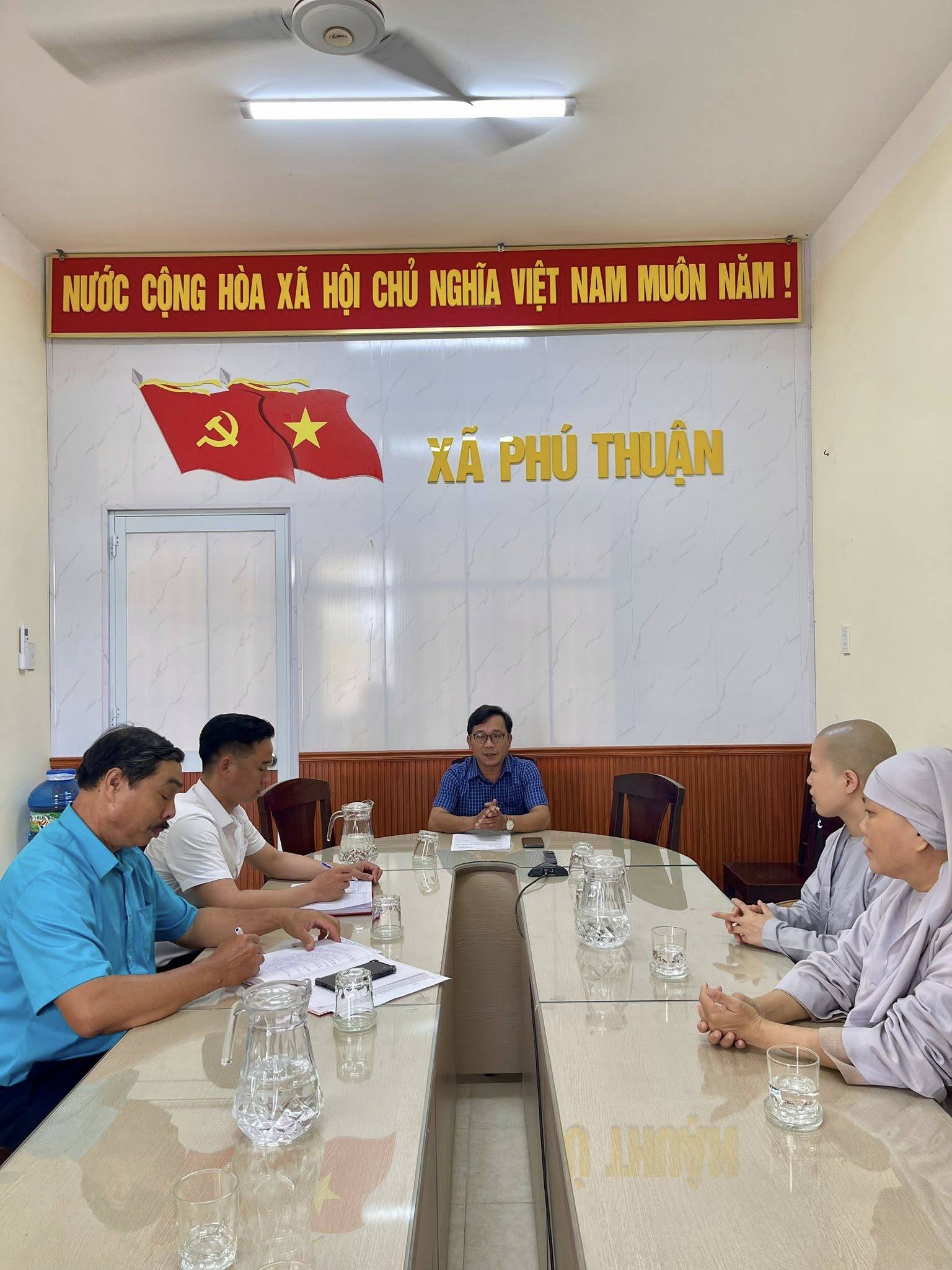 ỦY BAN NHÂN DÂN XÃ PHÚ THUẬN LÀM VIỆC VỚI CÁC CHÙA TRÊN ĐỊA BÀN XÃ