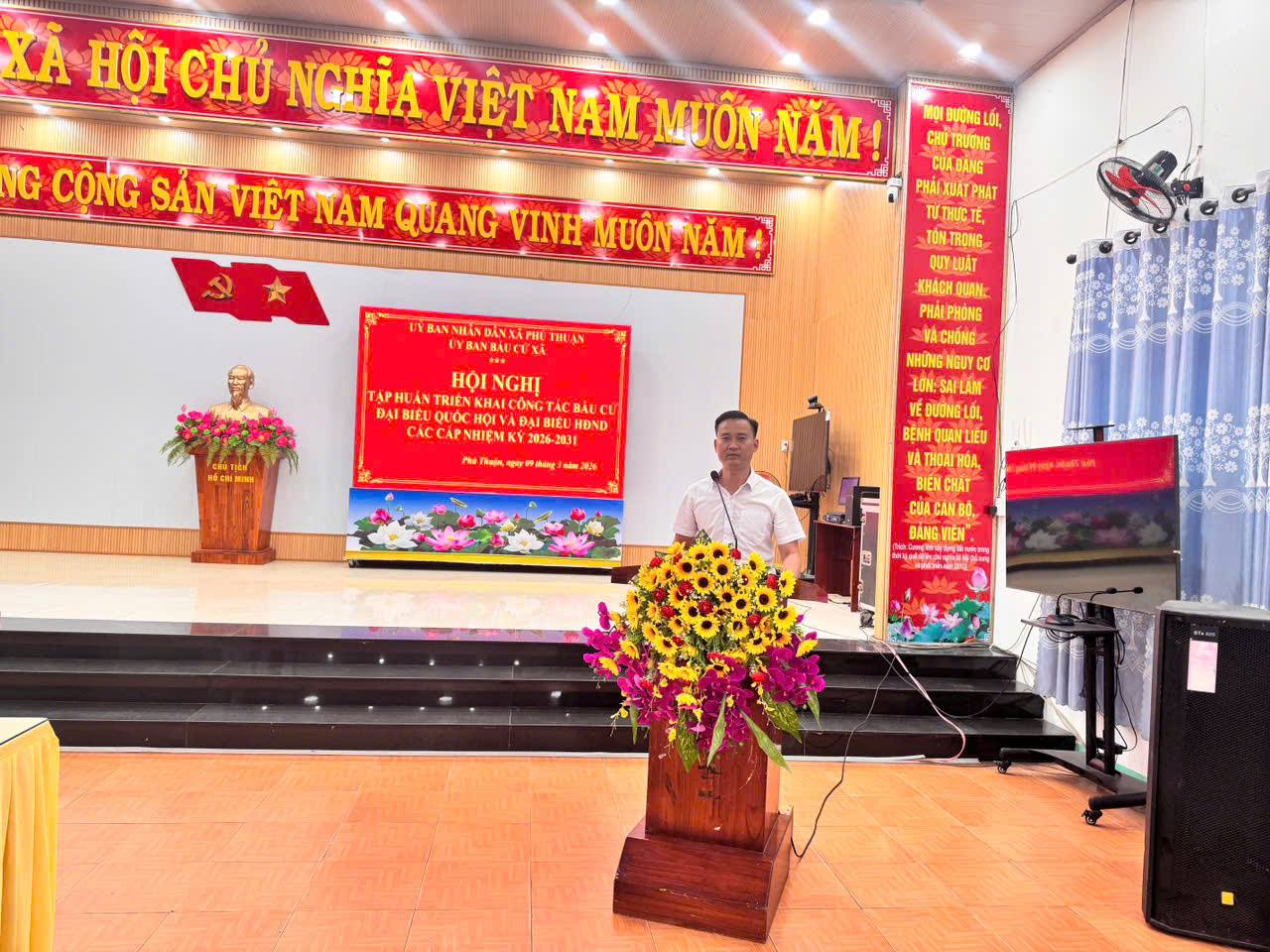 ỦY BAN BẦU CỬ XÃ PHÚ THUẬN TỔ CHỨC HỘI NGHỊ TẬP HUẤN CÔNG TÁC BẦU CỬ