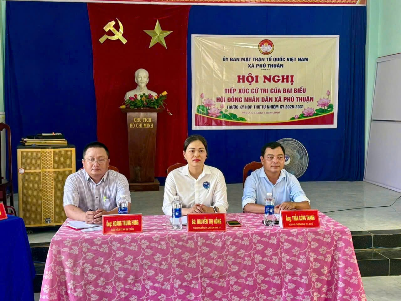 UỶ BAN MTTQ VIỆT NAM XÃ TỔ CHỨC HỘI NGHỊ TIẾP XÚC CỬ TRI TRƯỚC KỲ HỌP THỨ IV HĐND XÃ KHOÁ II, NHIỆM KỲ 2026 - 2031. CHIỀU NGÀY 8/6/2026 TỔ ĐẠI BIỂU SỐ 2 TIẾP XÚC CỬ TRI TẠI ĐƠN VỊ THÔN PHÚ AN, PHÚ BÌNH, PHÚ XUÂN