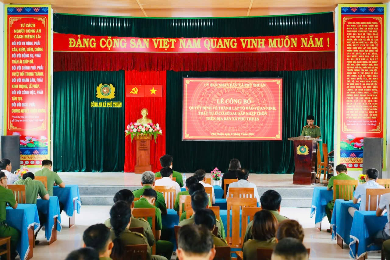 Ã PHÚ THUẬN TỔ CHỨC LỄ CÔNG BỐ QUYẾT ĐỊNH THÀNH LẬP TỔ BẢO VỆ AN NINH, TRẬT TỰ Ở CƠ SỞ